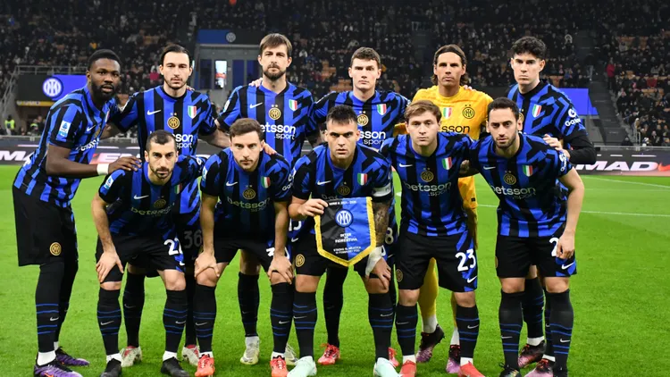 /images/i/n/t/inter-vs-fiorentina-campionato-serie-a-enilive-2024-2025-milano-10-febbraio-2025-nella-foto-formazione-inter-milano-copyright-xandreaxrositox-dsc6211jpg_1750187444807.jpg