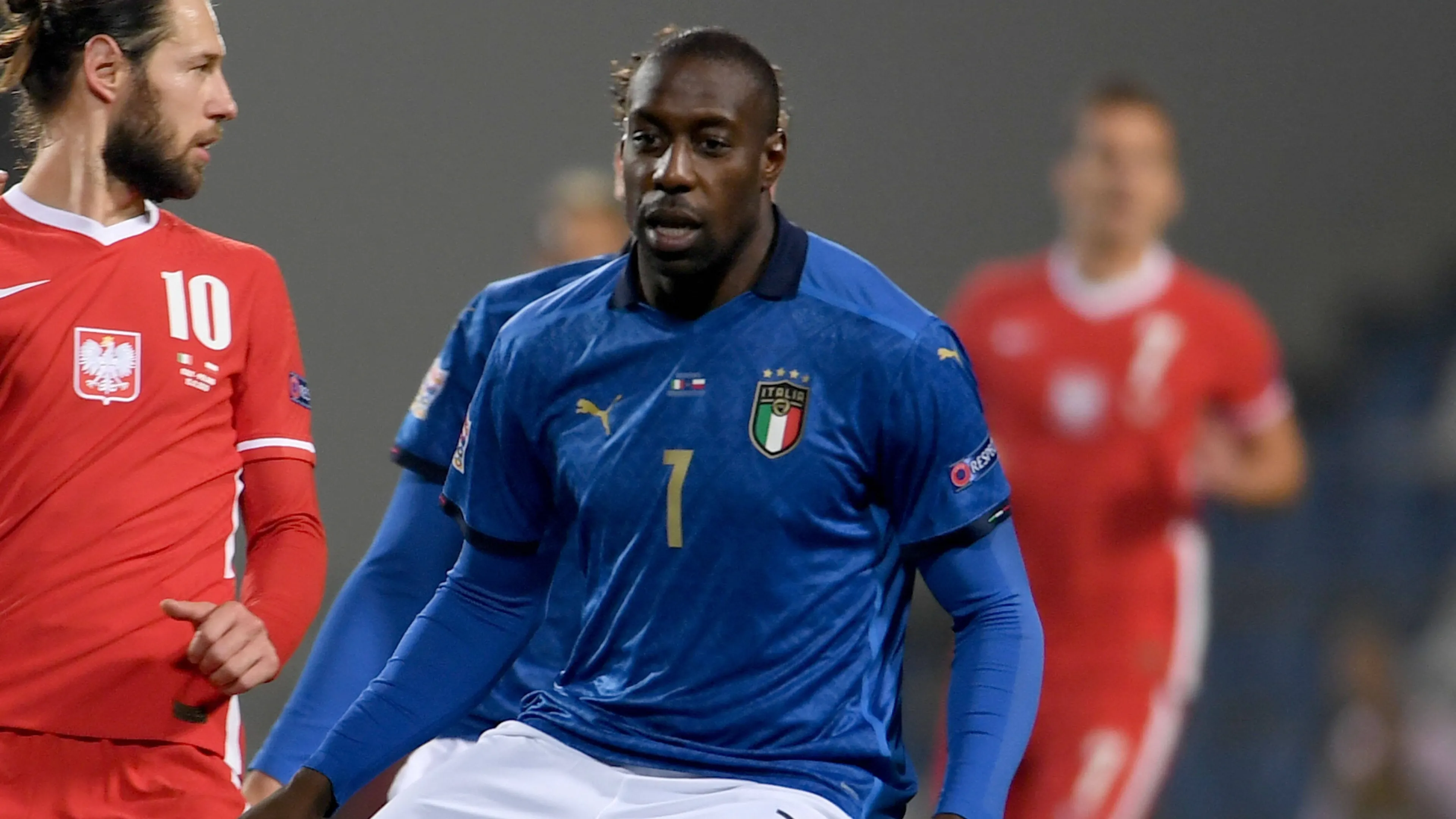 Okaka: "Il Ravenna mi ha convinto a tornare in campo. Spalletti come un padre, ma minacciò di cacciarmi da Trigoria. E quella volta che Totti centrò Ilary in piscina..."  