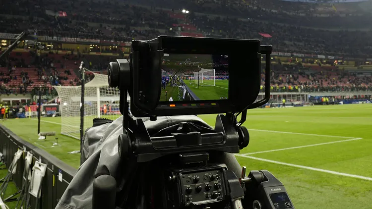 /images/i/p/p/ipp20230412-football-soccer-uefa-champions-league-2022-2023-ac-milan-ssc-napoli-telecamera-a-bordo-campo-diritti-televisivi-tv-verwendung-nur-in-deutschland-germany-only-ipp20230412-football-soccer-uefa-champions-league-2022-2023-a-c-milan-s-s-c-napoli-telecamera-a-bordo-campo-diritti-televisivi-tv-use-only-in-germany-germany-only-jpg_1757013741123.jpg