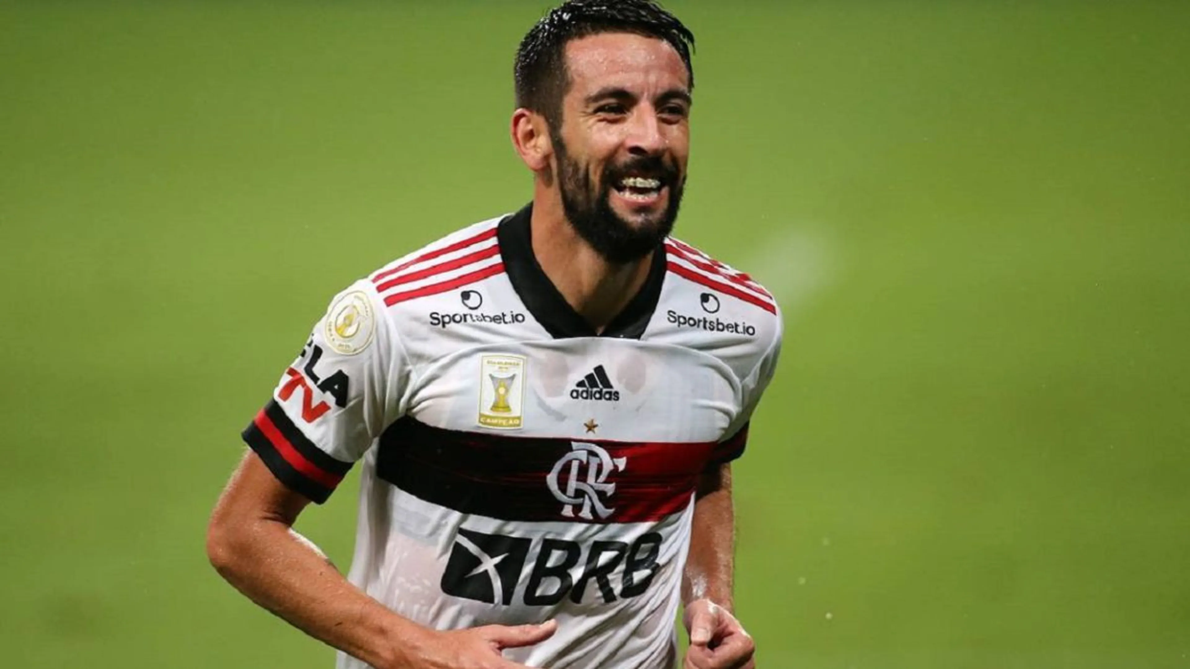 Copertina di Flamengo, guai per Isla: salta match perché malato ma va a una festa con Edu Vargas