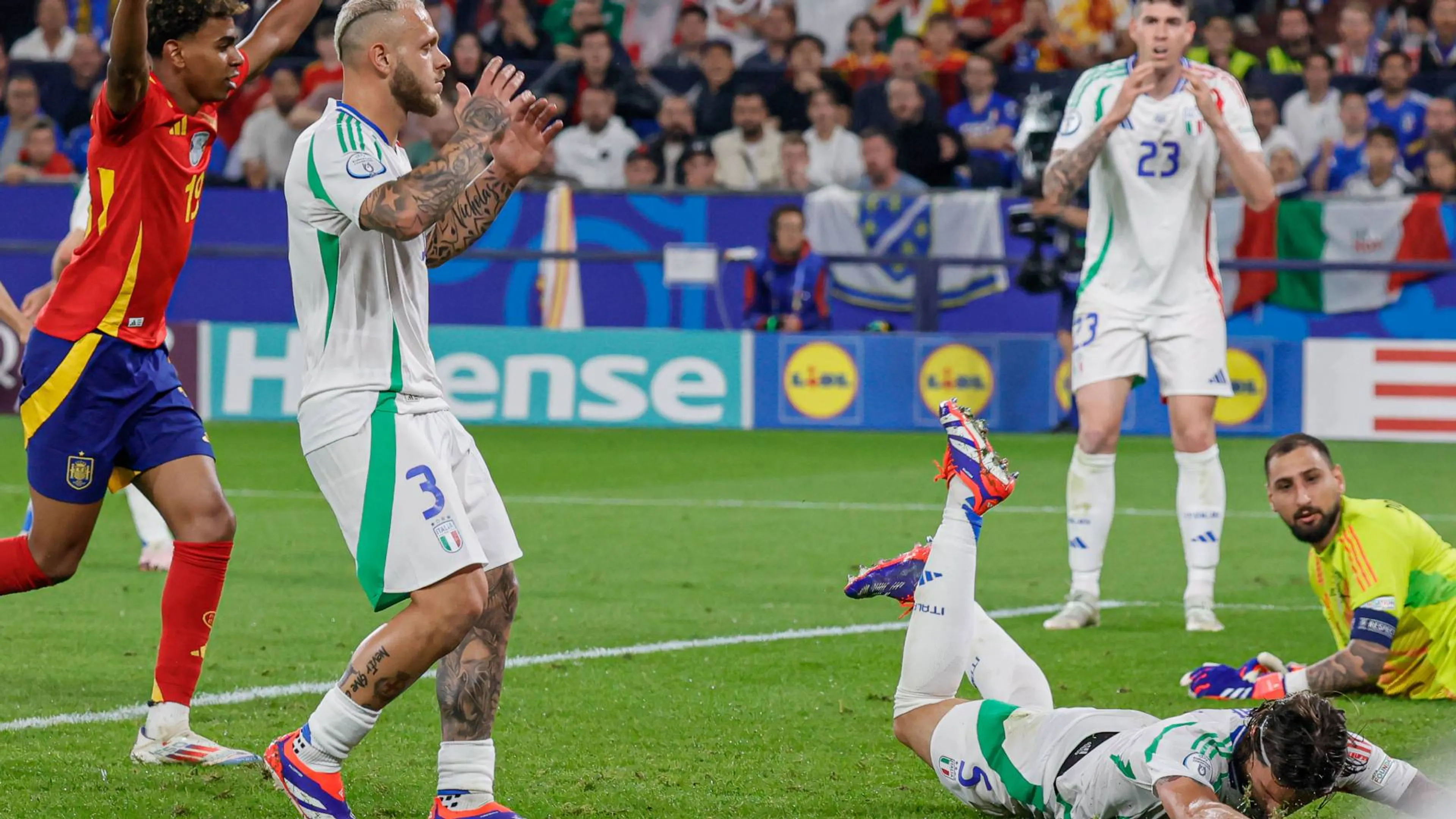 Copertina di "Sarà perché ti gano, Italia fulminata". Azzurri annientati dalla stampa spagnola