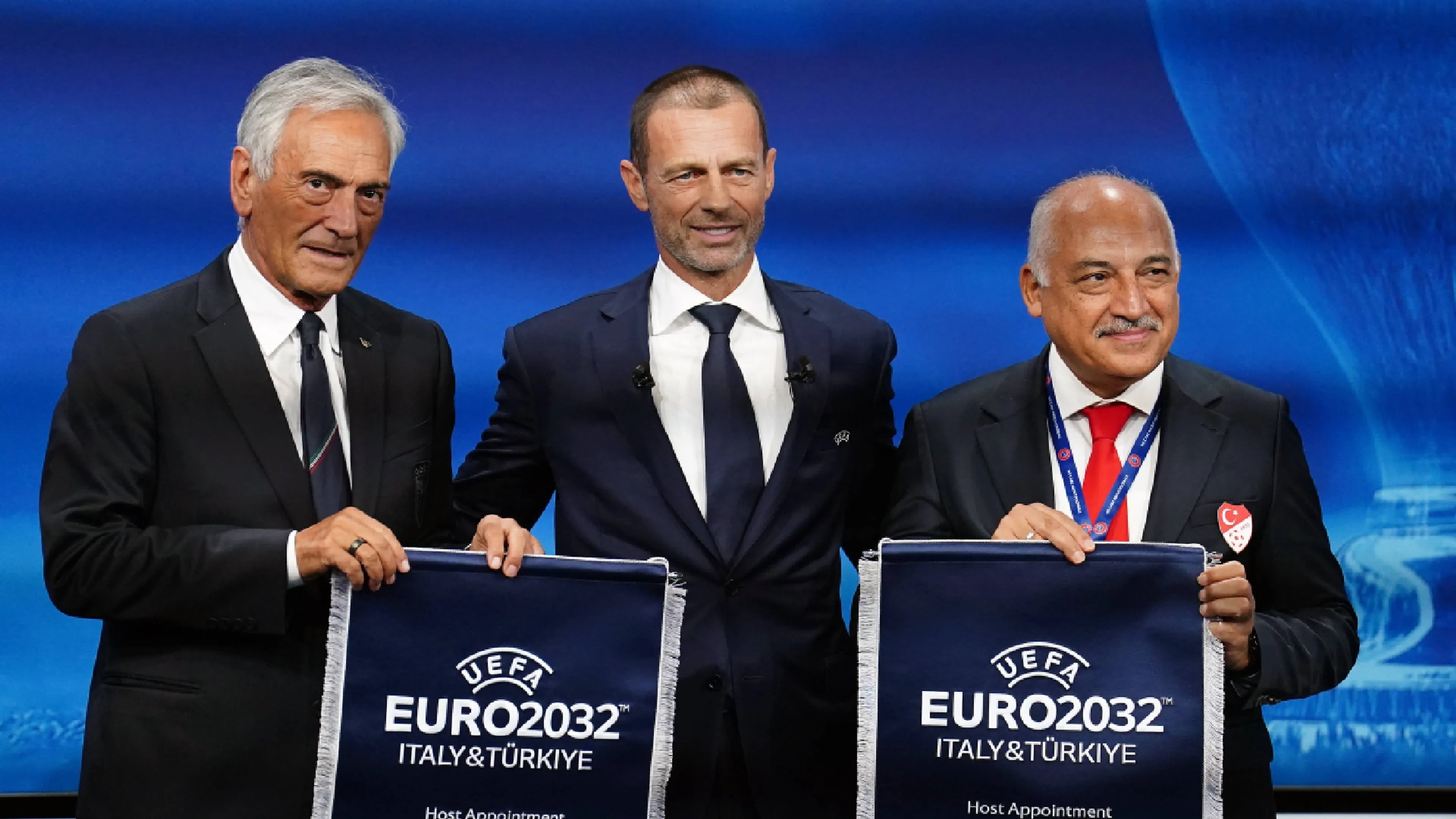 Copertina di Repubblica lancia l'allarme: "L'Italia rischia di perdere Euro 2032"