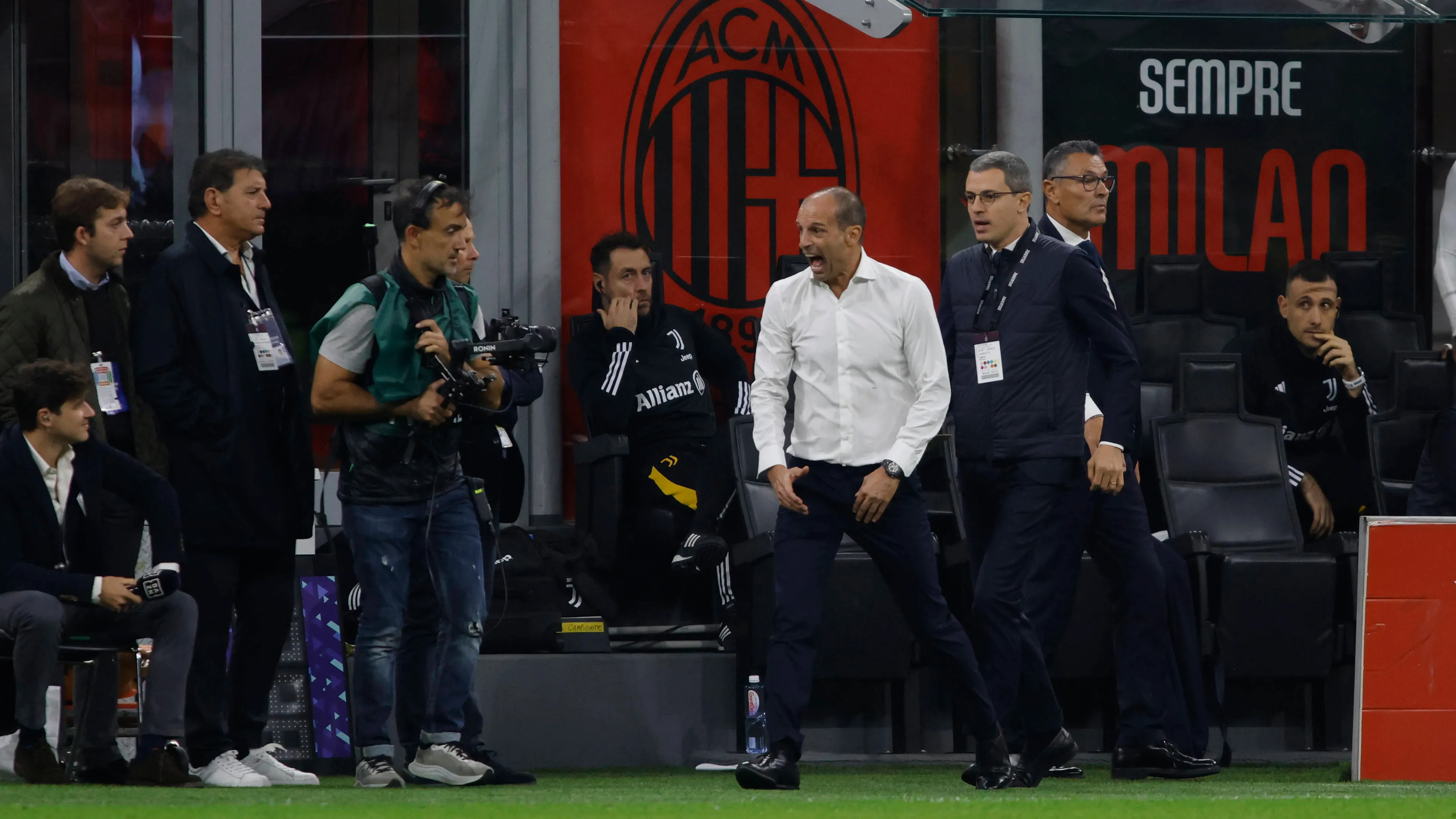 Copertina di Italian Serie A Ac Milan Juventus Fc during the Italian Serie A football match between Ac Milan and Juventus Fc on 22 October 2023 at Giuseppe Meazza Stadium San Siro Milan Italia Credit Avalon Italy Milan Giuseppe Meazza Stadium Copyright xAvalonx 0815948901