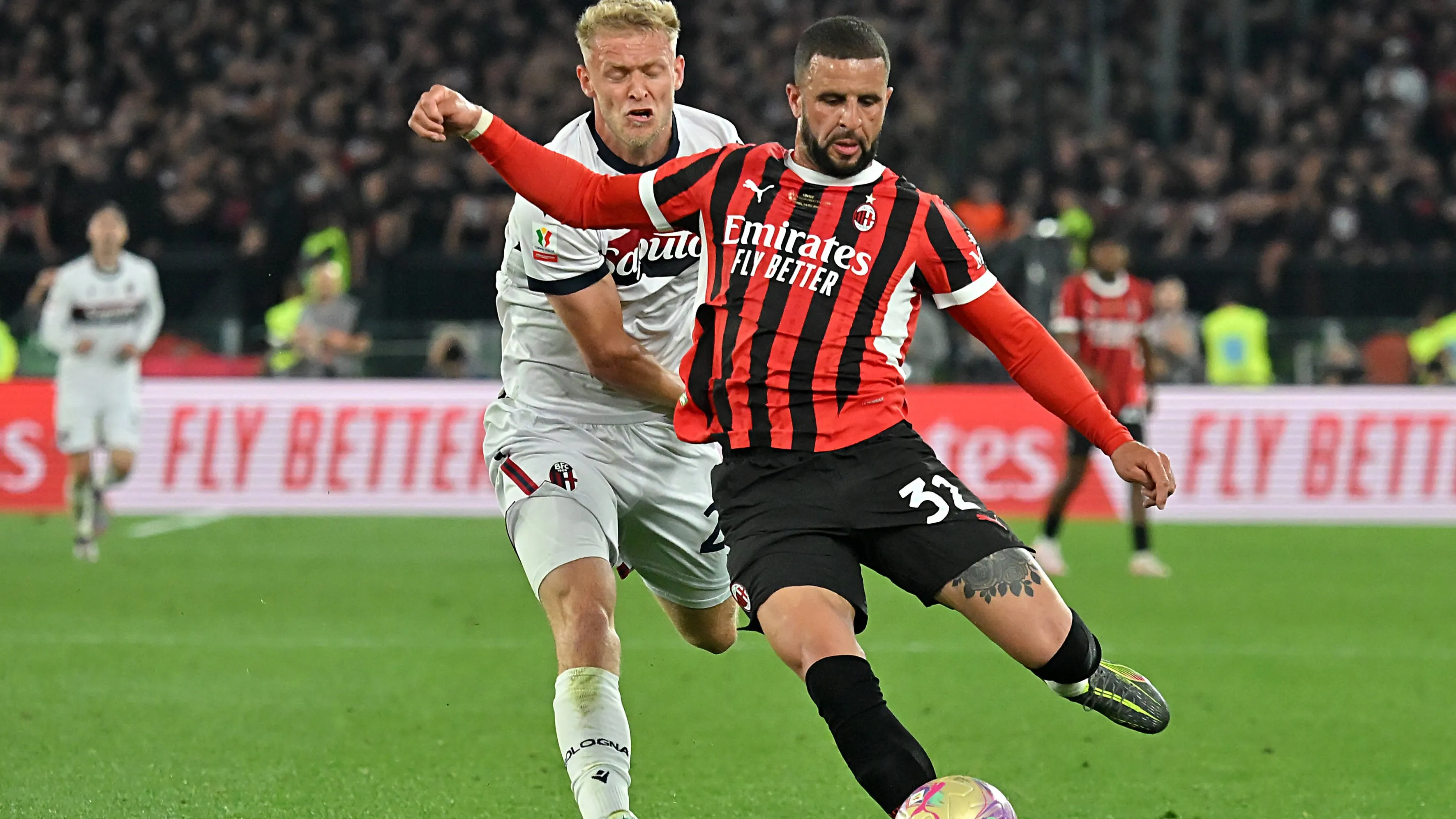 Kyle Walker con la maglia del Milan