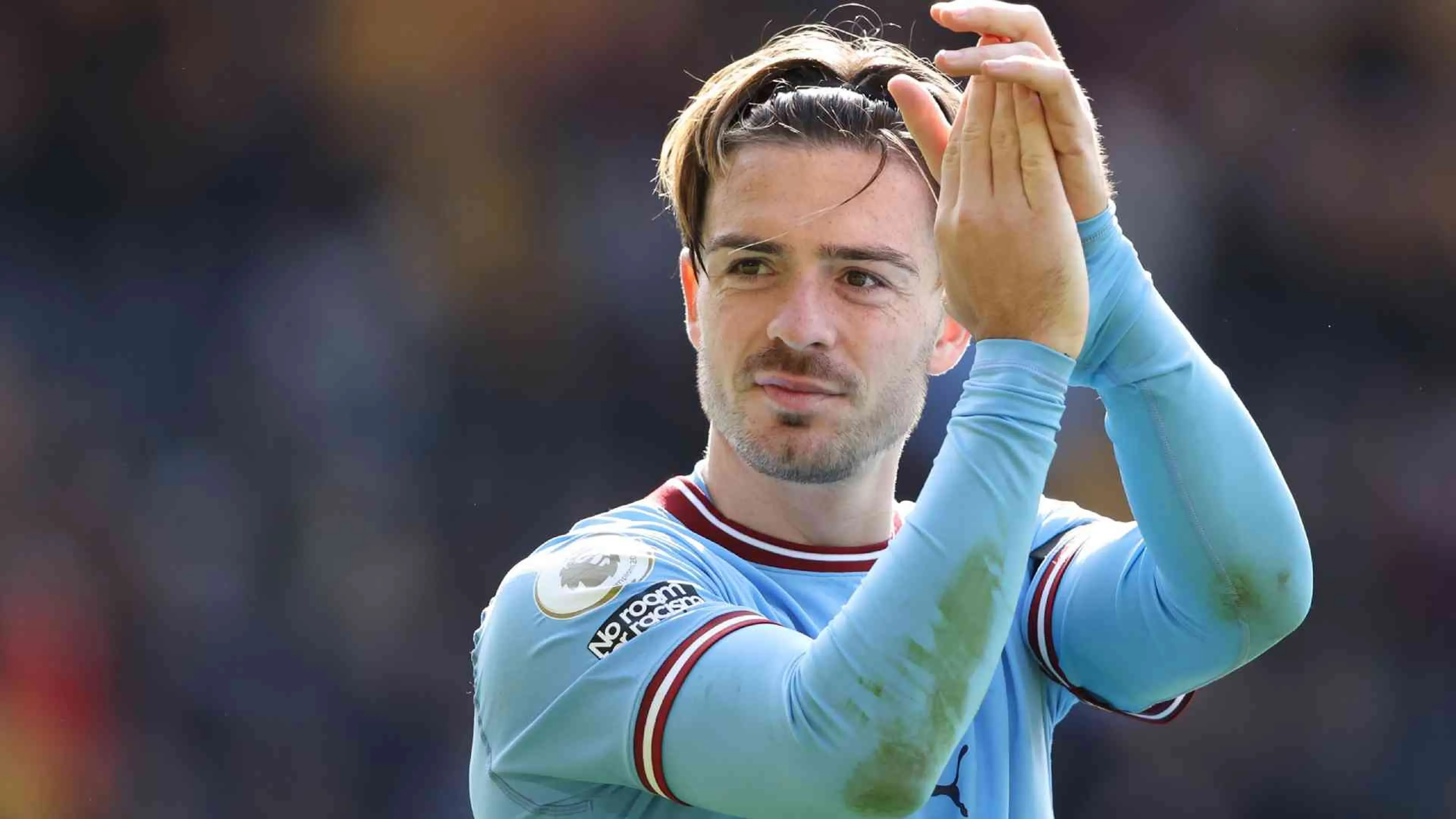 Copertina di Champions, Grealish protagonista in campo e fuori: scherza divertito durante l'intervista (VIDEO)