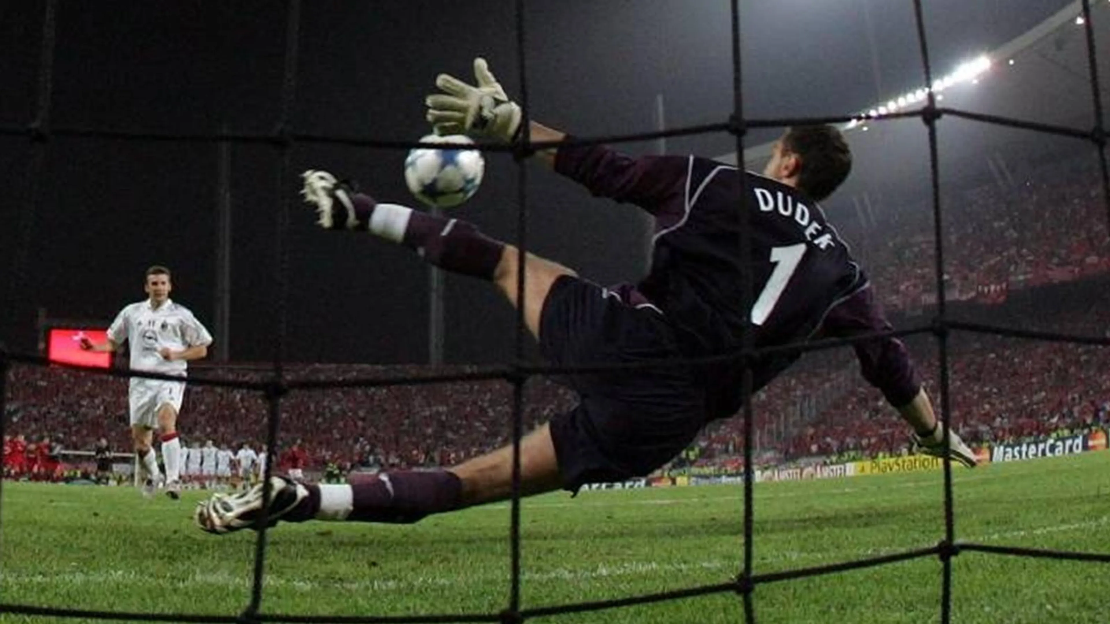 La parata su Shevchenko e il balletto ai rigori: Dudek racconta la finale di Champions tra Milan e Liverpool (da 3-0 a 3-3)