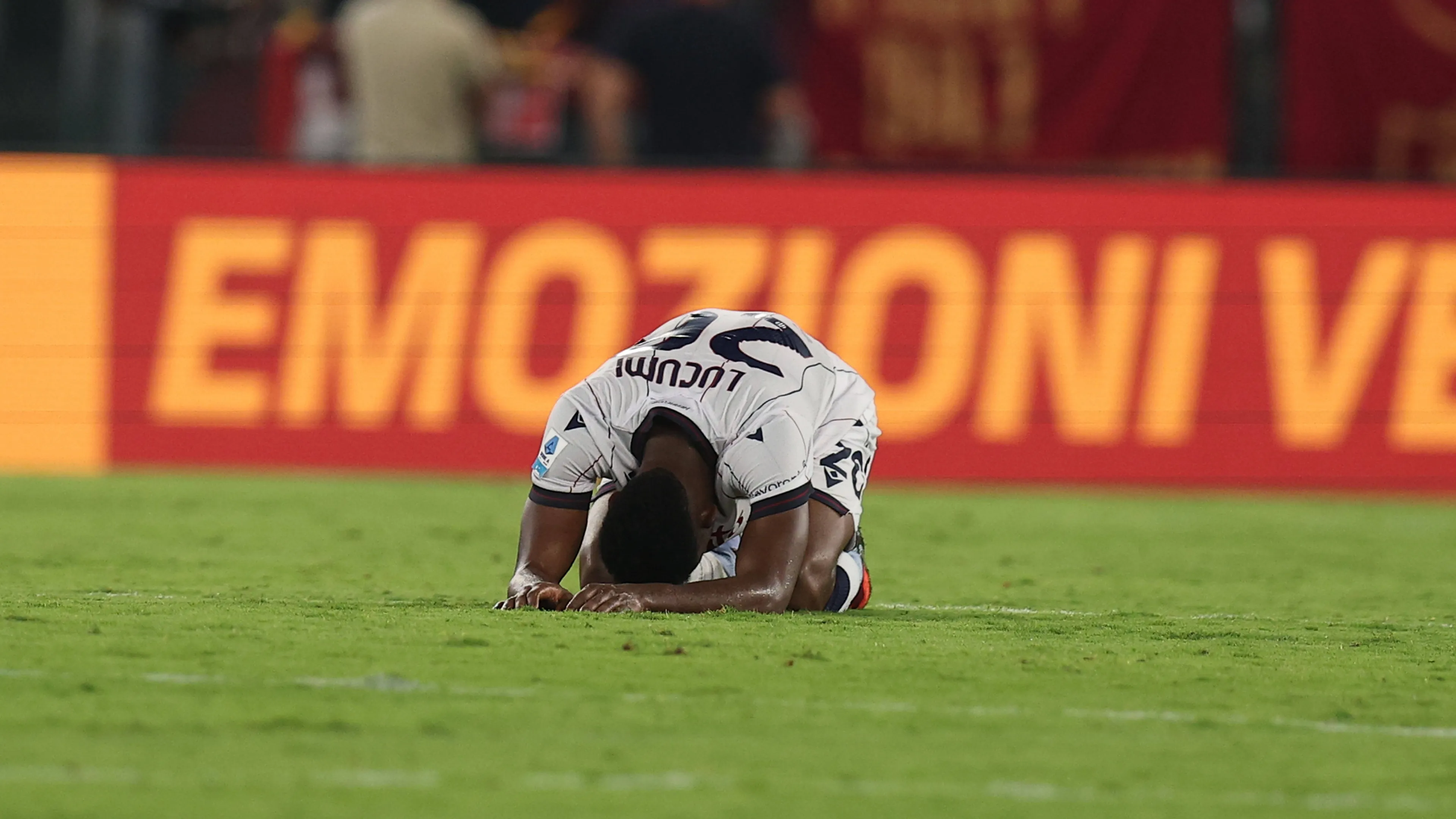 Calciomercato Bologna, il Sunderland alza la posta per Lucumì: ora rifiutare è quasi impossibile