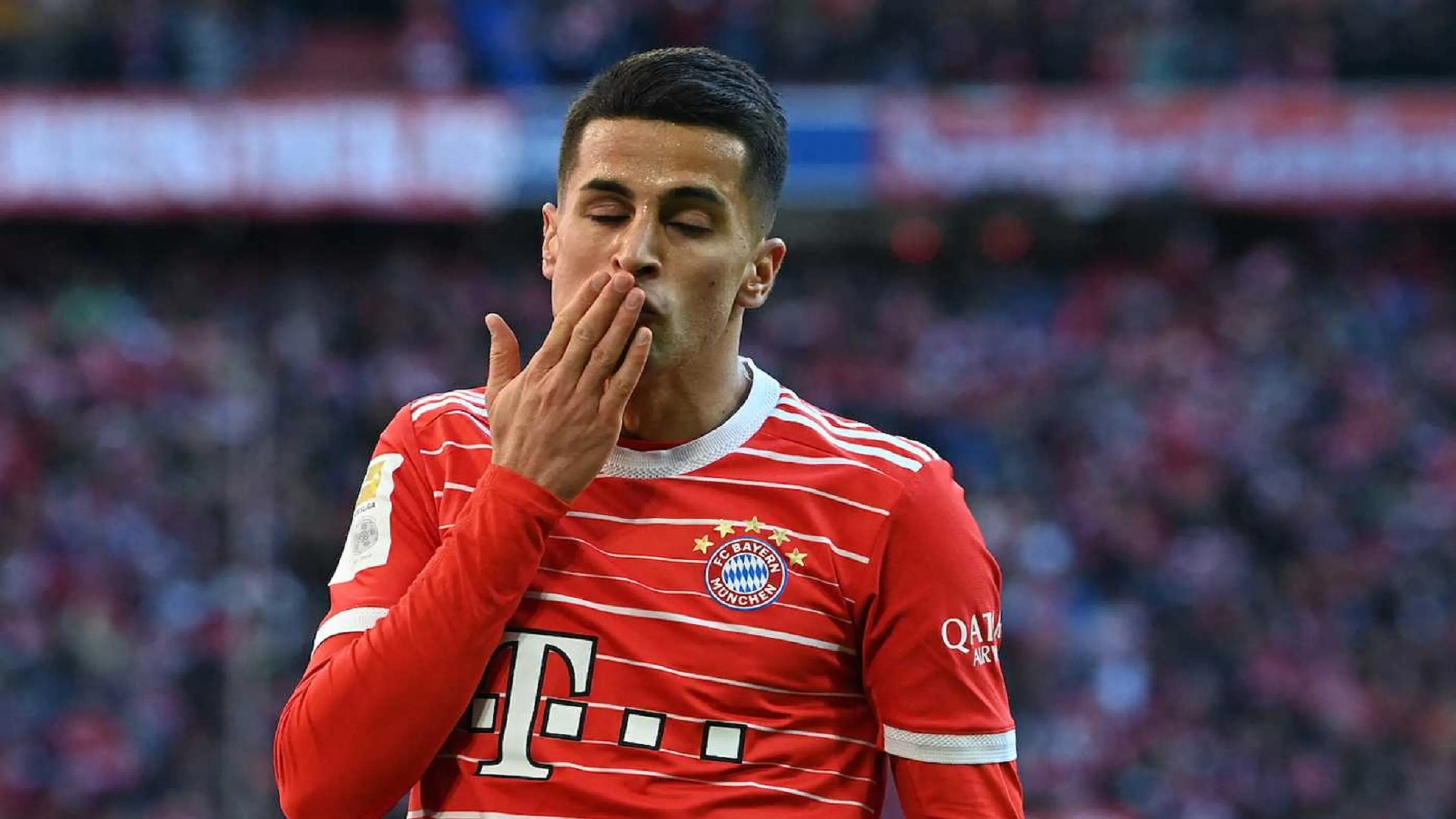 Copertina di Cancelo entra nella storia del calcio. Il motivo è davvero curioso