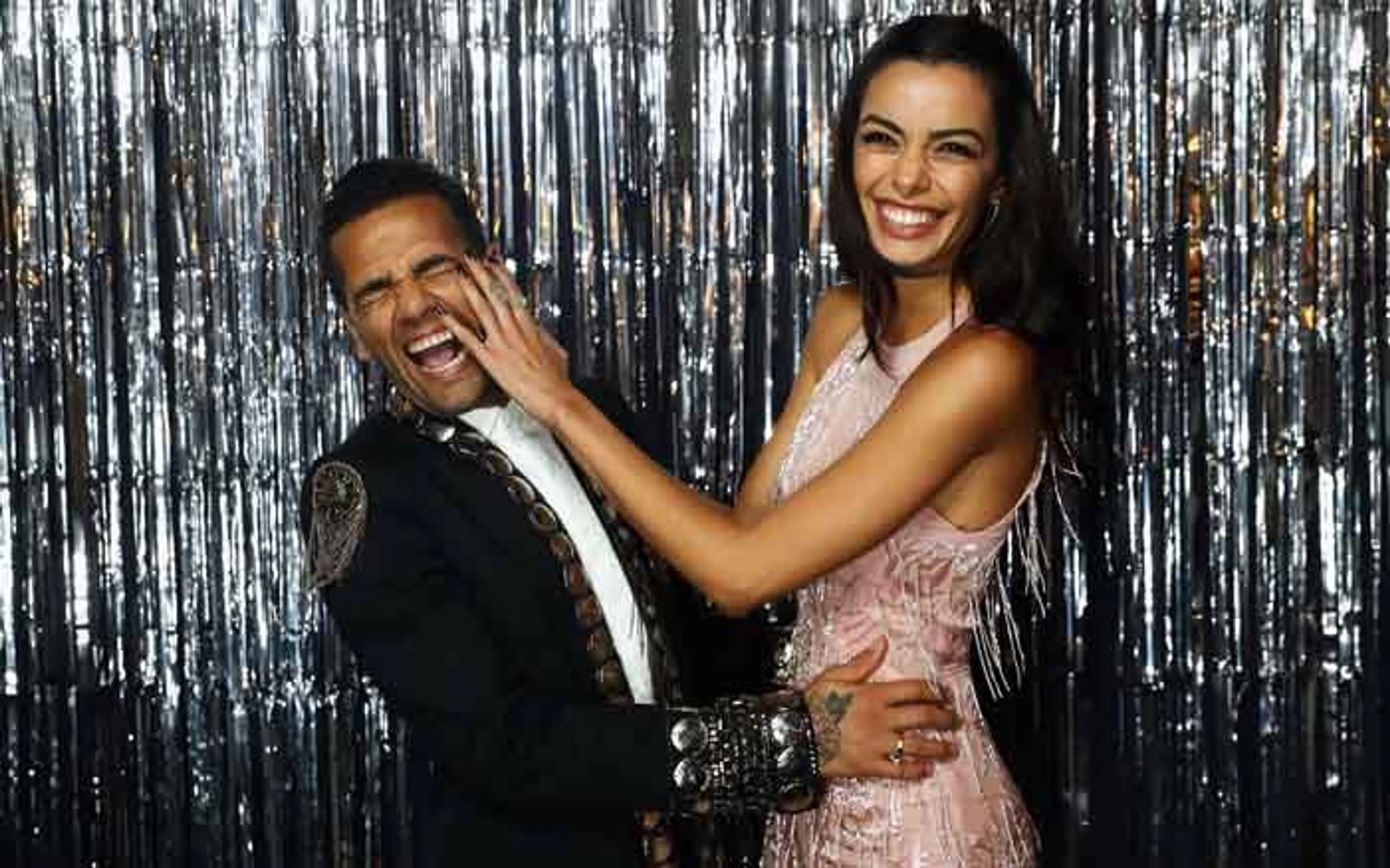 Copertina di Joana Sanz rivelazioni piccanti su Dani Alves: “Com’è a letto? Beh…”