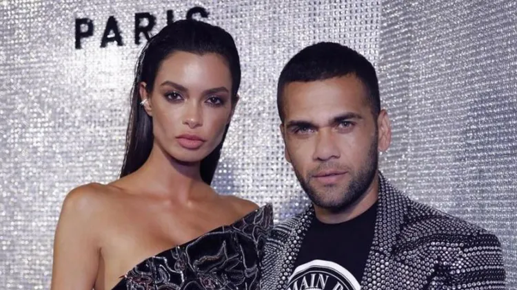 /images/j/o/a/joana-sanz-e-dani-alves.jpg
