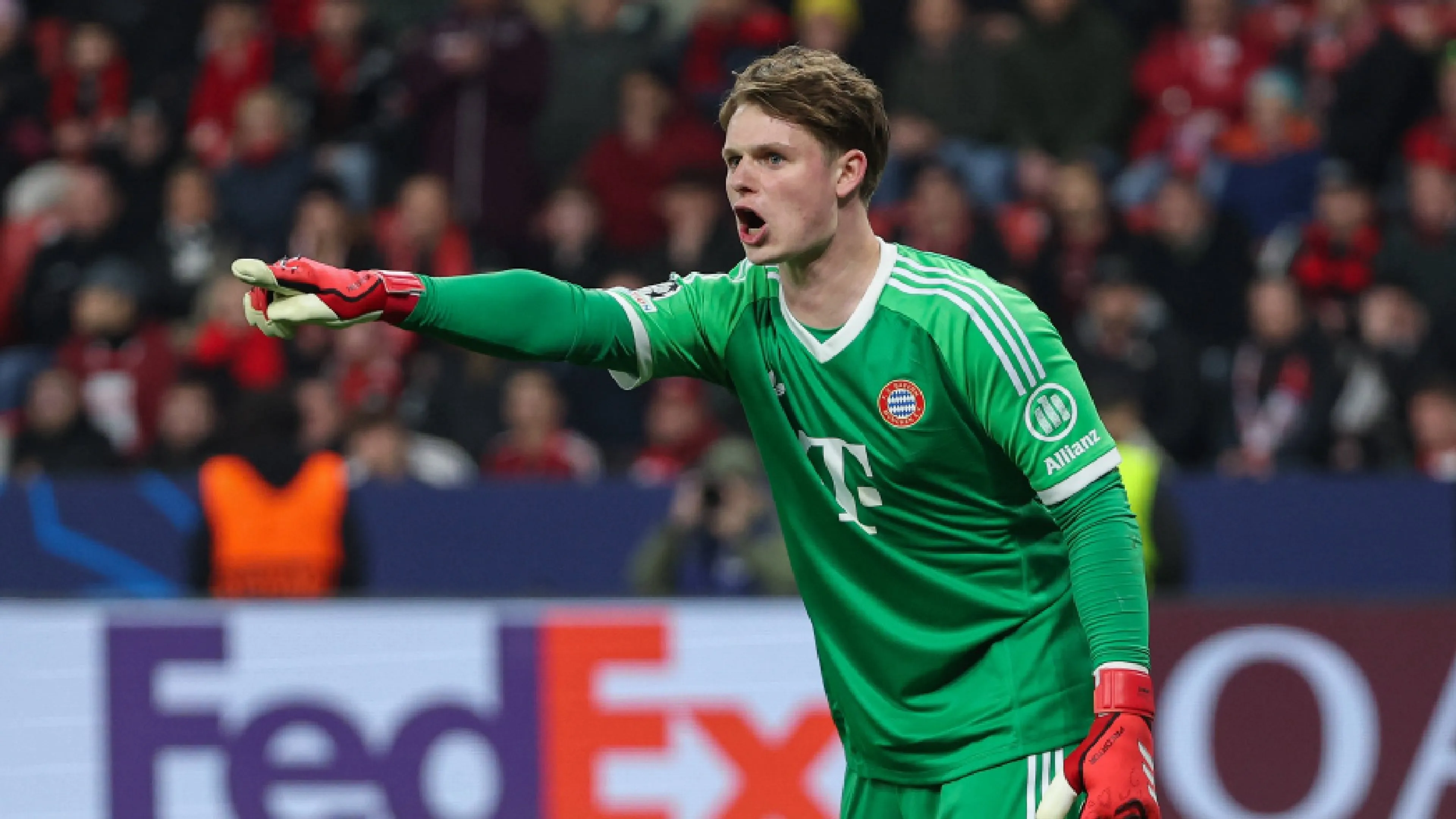Copertina di SARANNO FAMOSI - Bayern, tocca a Urbig: chi è il "piccolo Neuer" che sfiderà l'Inter in Champions