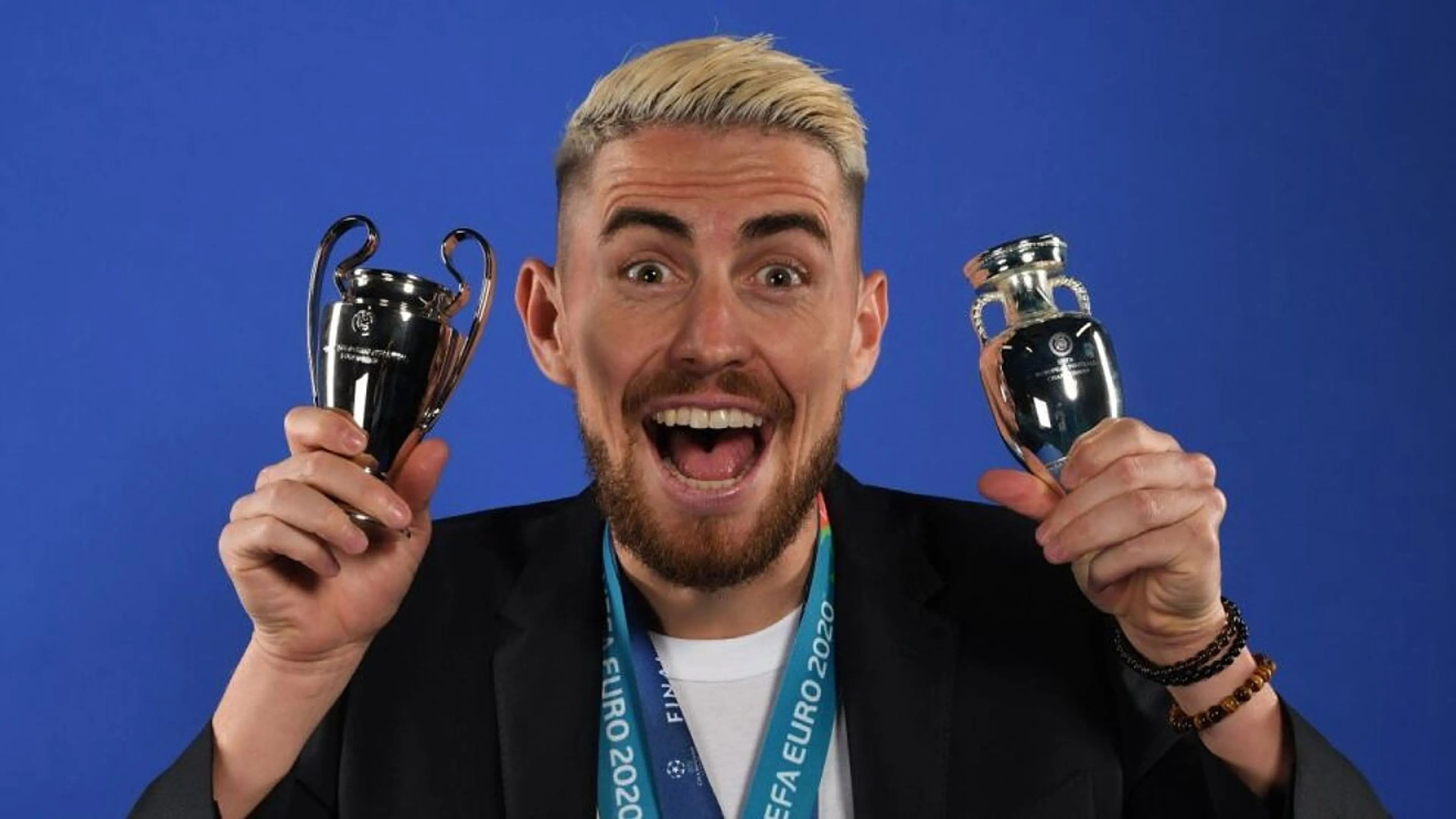 Copertina di Jorginho punzecchia ancora gli inglesi riguardo i rigori di Euro 2020: “Ho visto che tirava Saka e ho pensato ‘Ok, è fatta’”