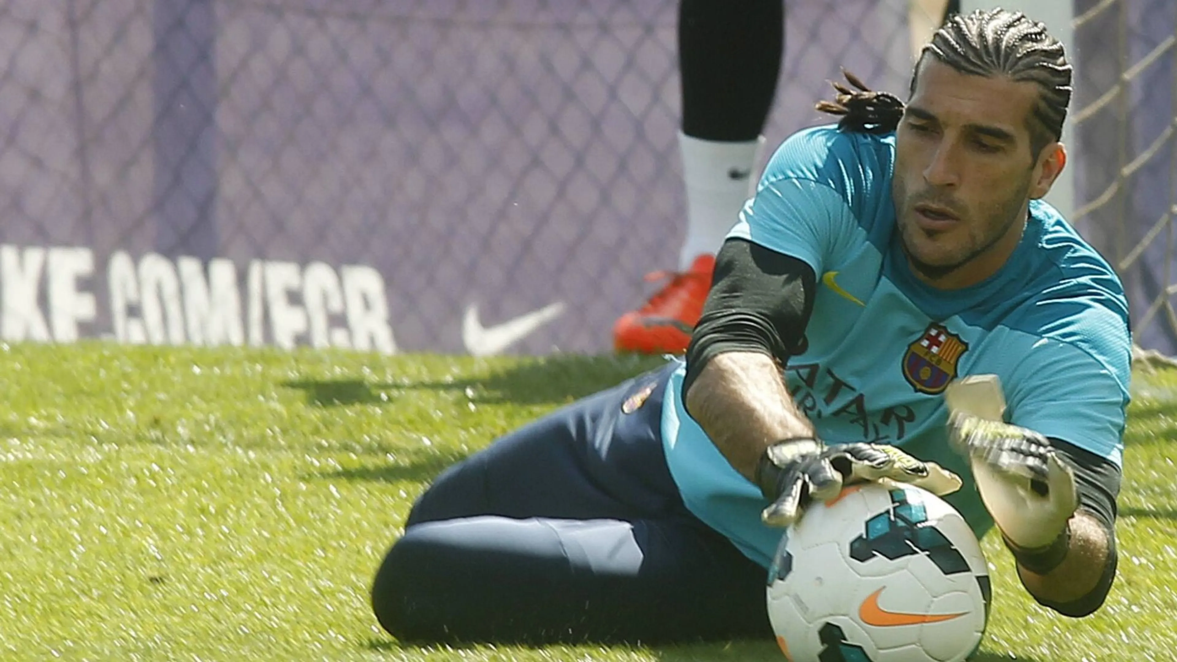 CHE FINE HANNO FATTO? Da portiere di riserva del Barcellona dei fenomeni a cantante e istruttore di zumba: la nuova vita di José Manuel Pinto