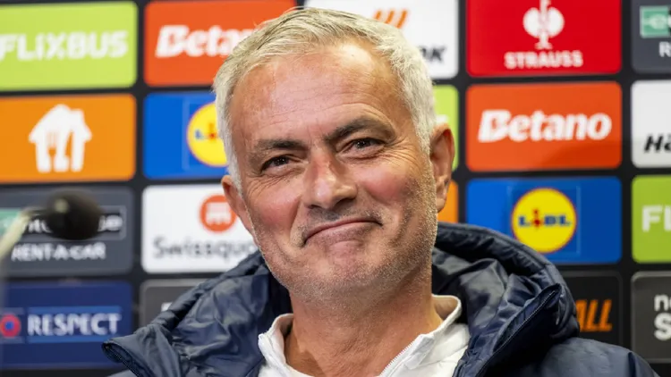 /images/j/o/s/jose-mourinho-allenatore-Fenerbahce-2.jpg