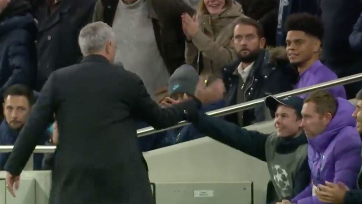 jose-mourinho-ball-boy