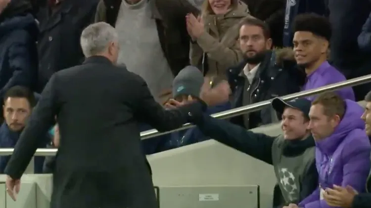 /images/j/o/s/jose-mourinho-ball-boy.jpg