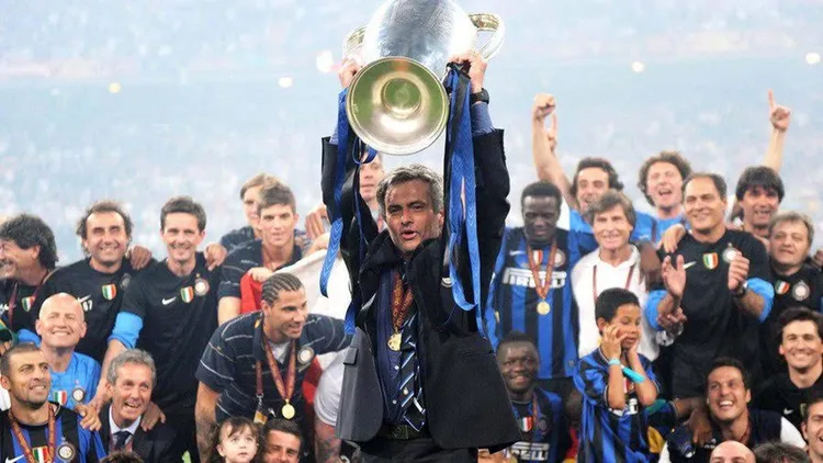 /images/j/o/s/jose-mourinho-cuore-inter.jpg
