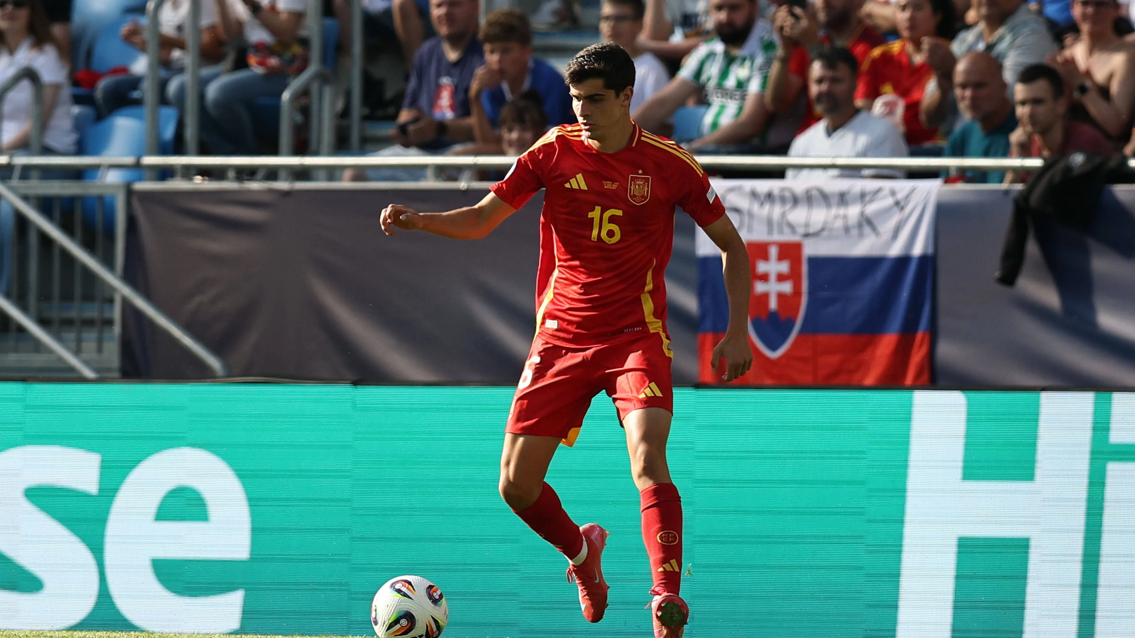 Il Napoli fa sul serio per Sanchez: rilancio per l'esterno, la risposta del Siviglia