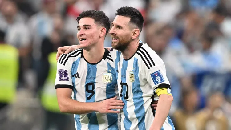 /images/j/u/l/julian-alvarez-e-messi-1024x576-5.jpg