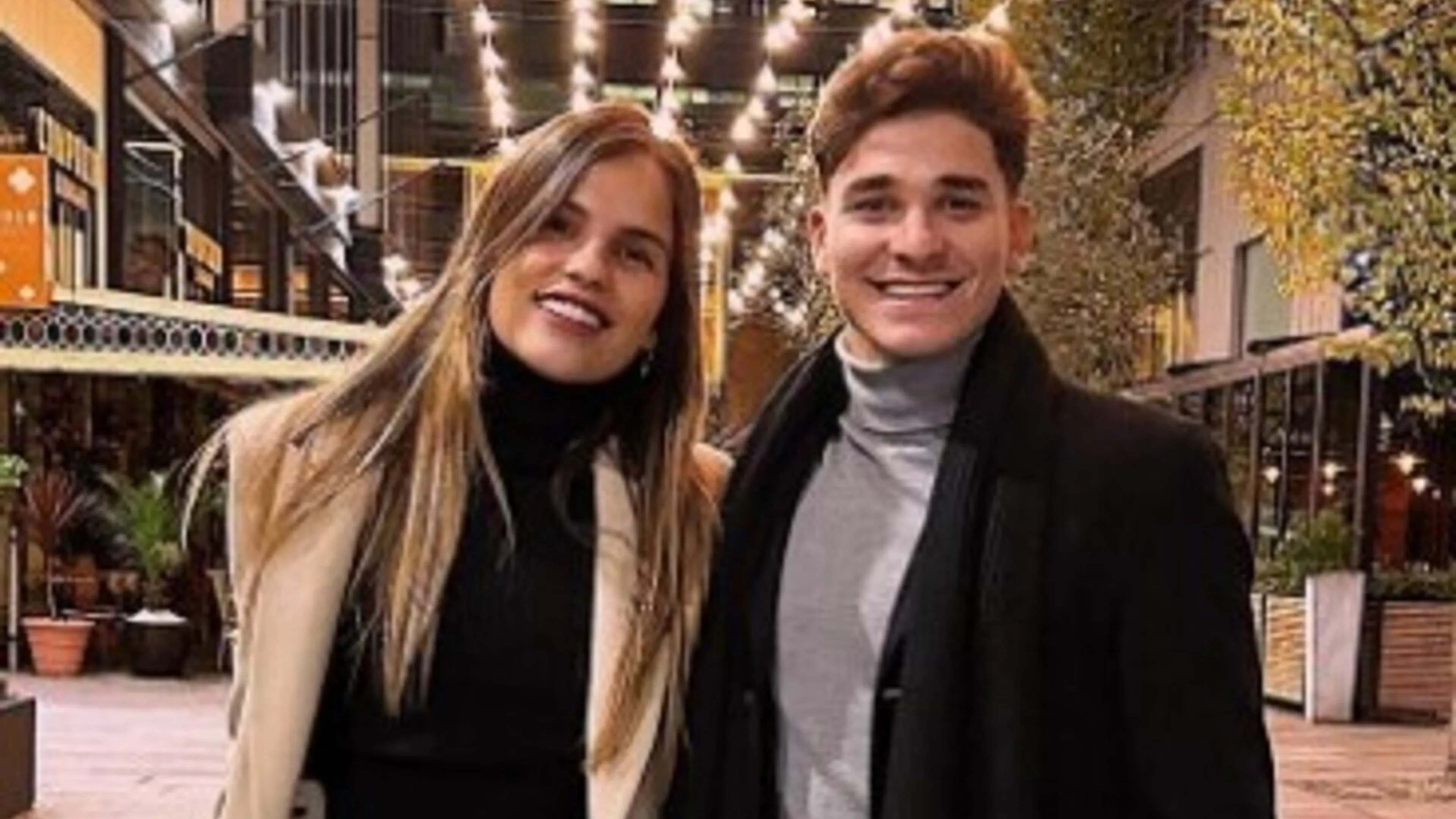 Copertina di Boom di sottoscrizioni alla petizione affinché Julian Alvarez lasci la fidanzata