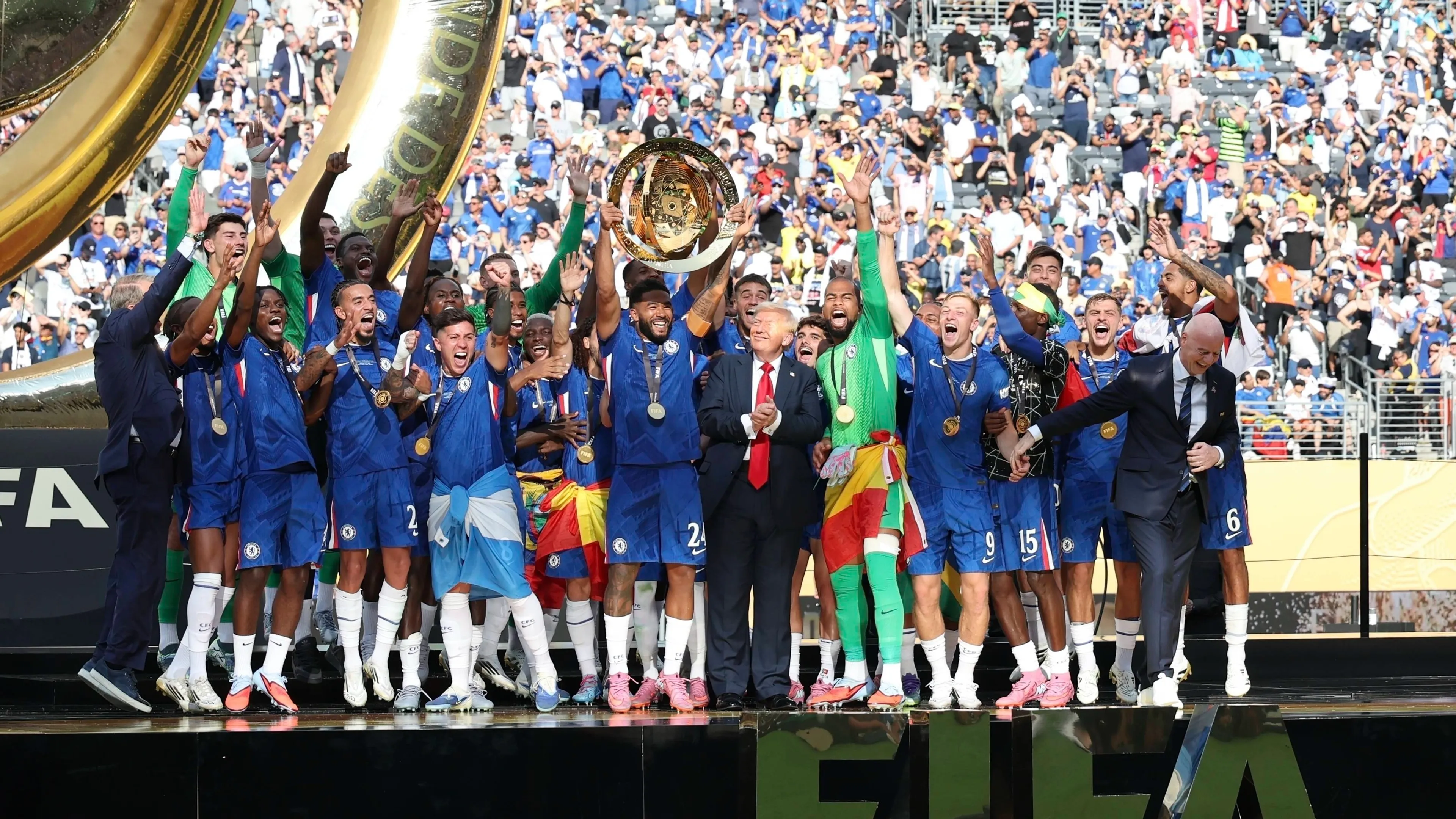 Trump risponde al Chelsea: "Il vero trofeo del Mondiale per Club è nello Studio Ovale"