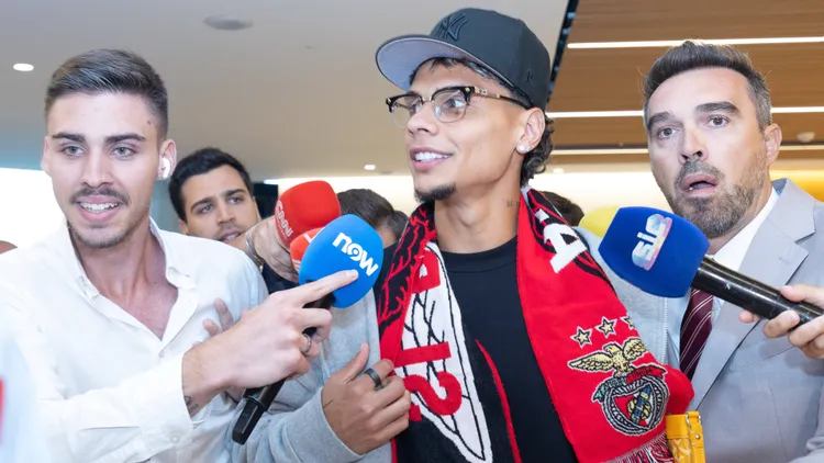 /images/j/u/l/july-22-2025-lisbon-lisbon-portugal-football-midfielder-from-colombia-richard-rios-arrives-in-lisbon-to-sign-contract-with-benfica-at-aeroporto-humberto-delgado-lisbon-portugal-zumas359-20250722zsps359011-copyright-xalexandrexdexsousaxjpg_1753254900711.jpg