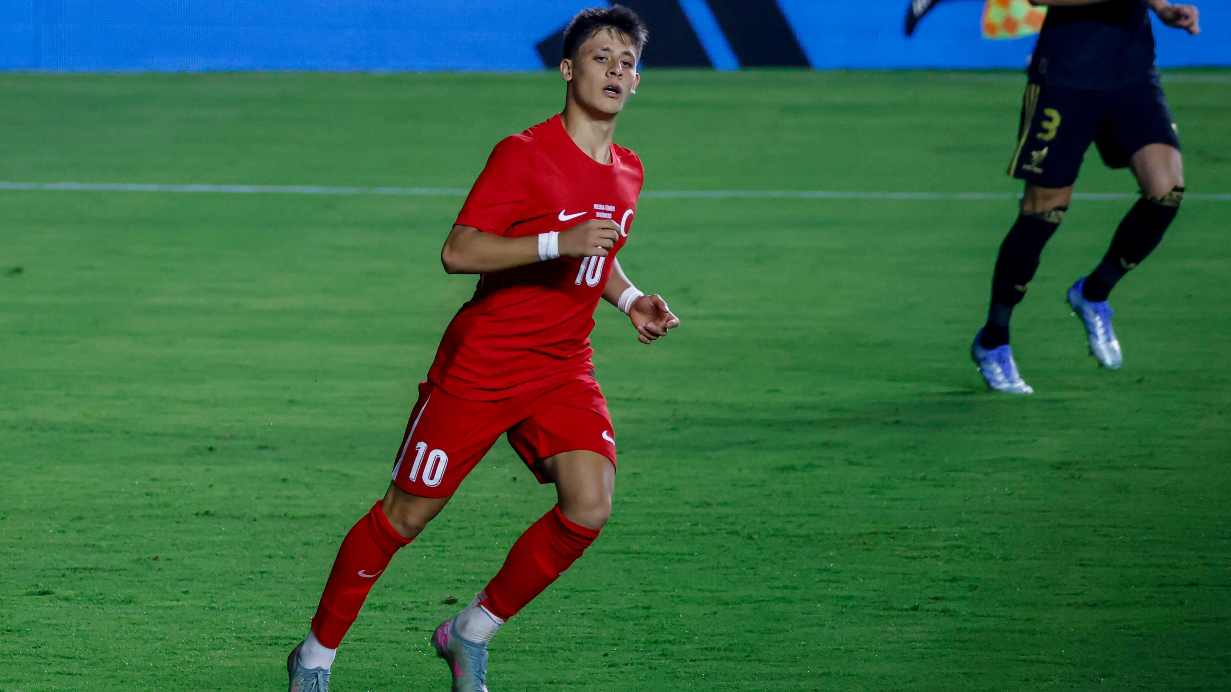 Bayer Leverkusen su Arda Guler