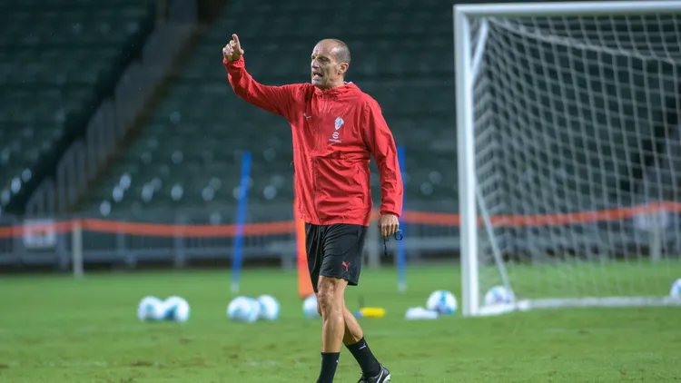 /images/j/u/n/june-15-2025-hong-kong-hong-kong-sar-china-le-french-gourmay-food-market-at-central-market-hong-kong-hong-kong-sar-china-on-25-july-2025-studiokw-ac-milan-training-ahead-of-their-hong-kong-football-festival-2025-match-against-liverpool-football-club-ac-milan-coach-massimiliano-allegri-ac-milan-training-ahead-of-their-hong-kong-football-festival-2025-match-against-liverpool-football-club-ac-milan-coach-massimiliano-allegri-hong-kong-china-zumar144-20250615zapr144148-copyright-xjaynexrussellxjpg_1753899137134.jpg