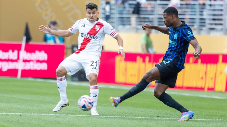 /images/j/u/n/june-25-2025-seattle-seattle-usa-river-plate-defender-marcos-acuoa-21-tries-to-take-the-ball-from-inter-milan-defender-denzel-dumfries-2-as-he-kicks-it-across-the-field-during-the-first-half-of-the-game-at-the-fifa-club-world-cup-inter-milan-vs-river-plate-that-took-place-at-lumen-field-in-seattle-washington-usa-seattle-usa-zumal181-20250625zspl181001-copyright-xmelissaxlevinxjpg_1750919730634.jpg