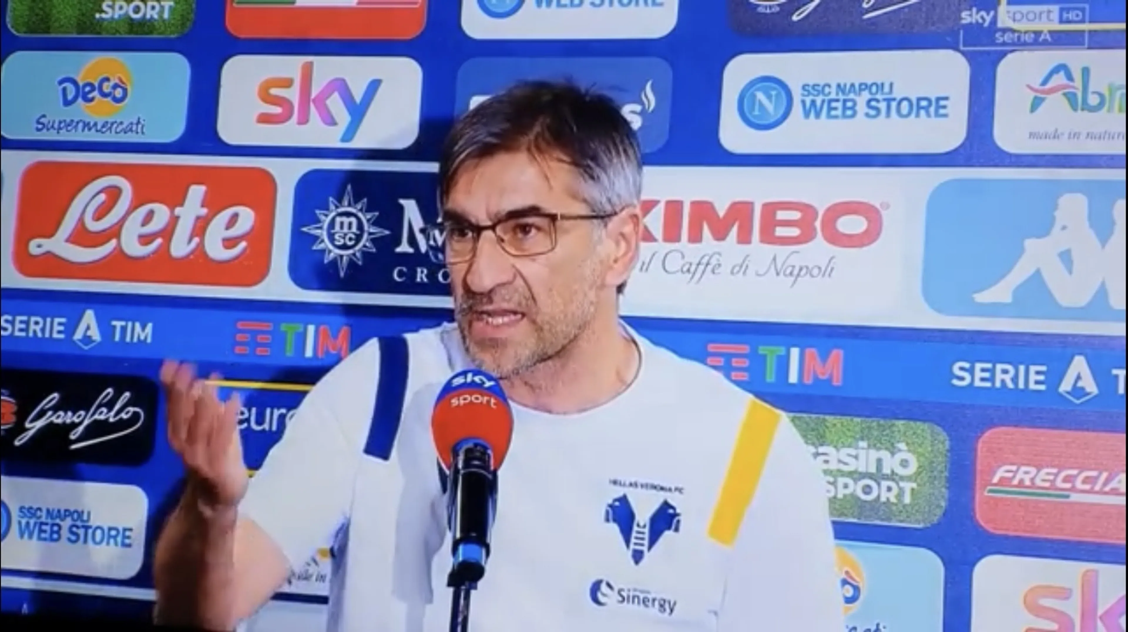 Copertina di Juric furioso con giornalista: “Hai detto una cag*ta”. Il Verona lo difende, Sky replica