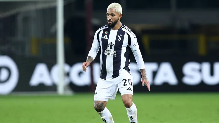 /images/j/u/v/Juve-Douglas.jpg