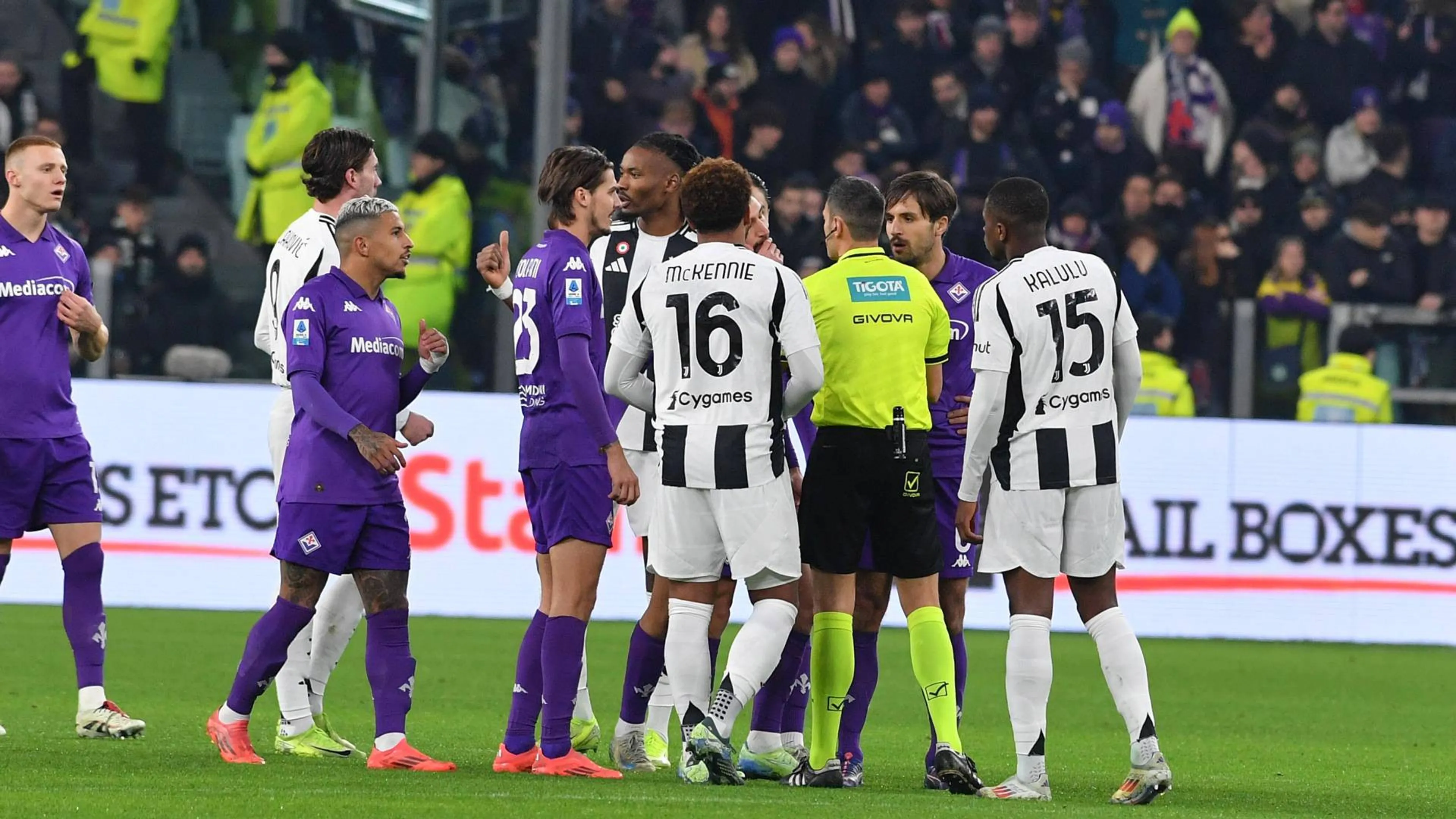 Insulti a Vlahovic: sospesa per alcuni minuti Juventus-Fiorentina