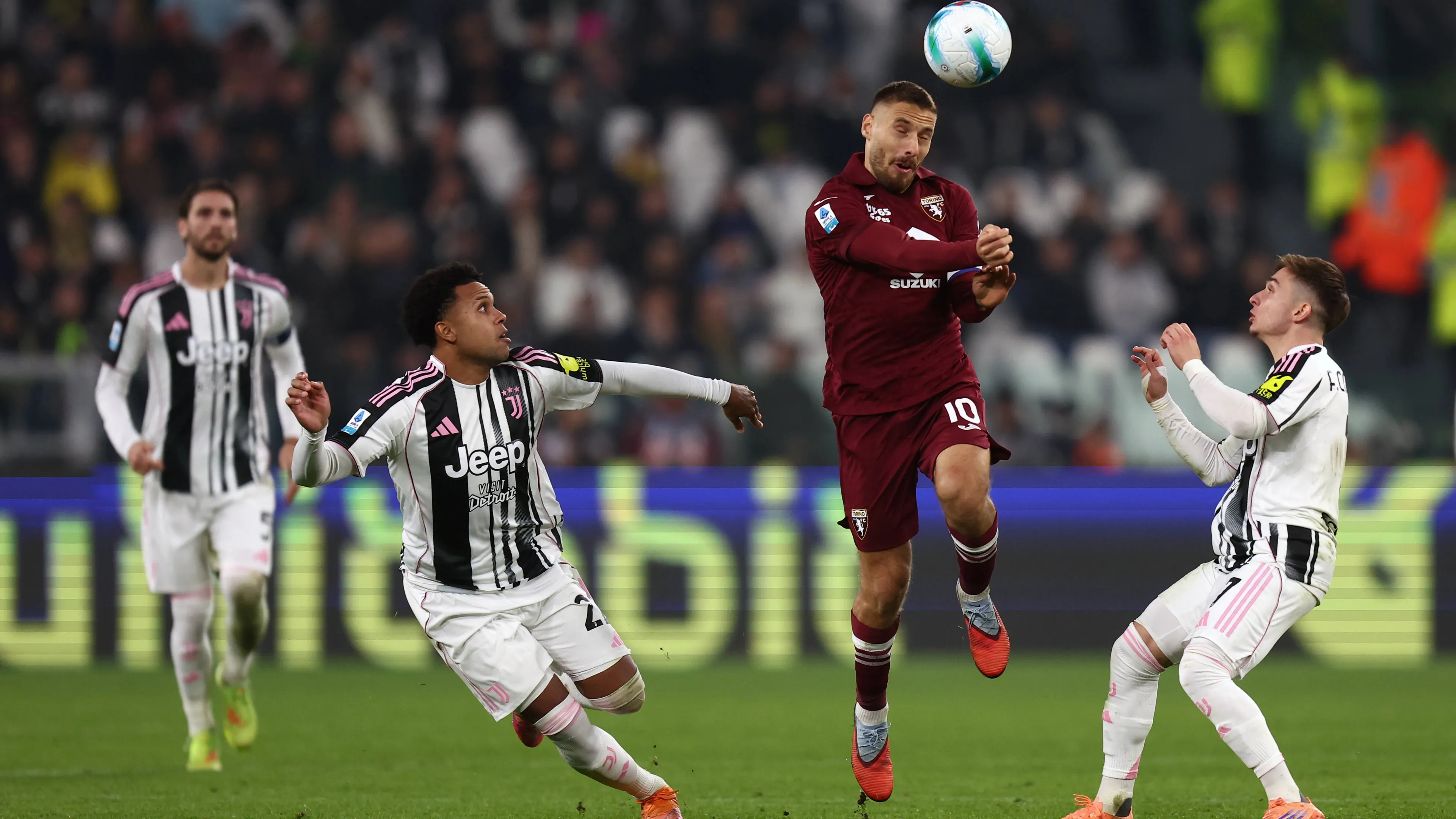 Juventus senza pietà: 4 tifosi banditi dallo Stadium per lo sfottò al Torino riferito a Superga