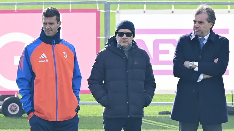 /images/j/u/v/juve.-stracci-giuntoli-thiago-motta.jpg