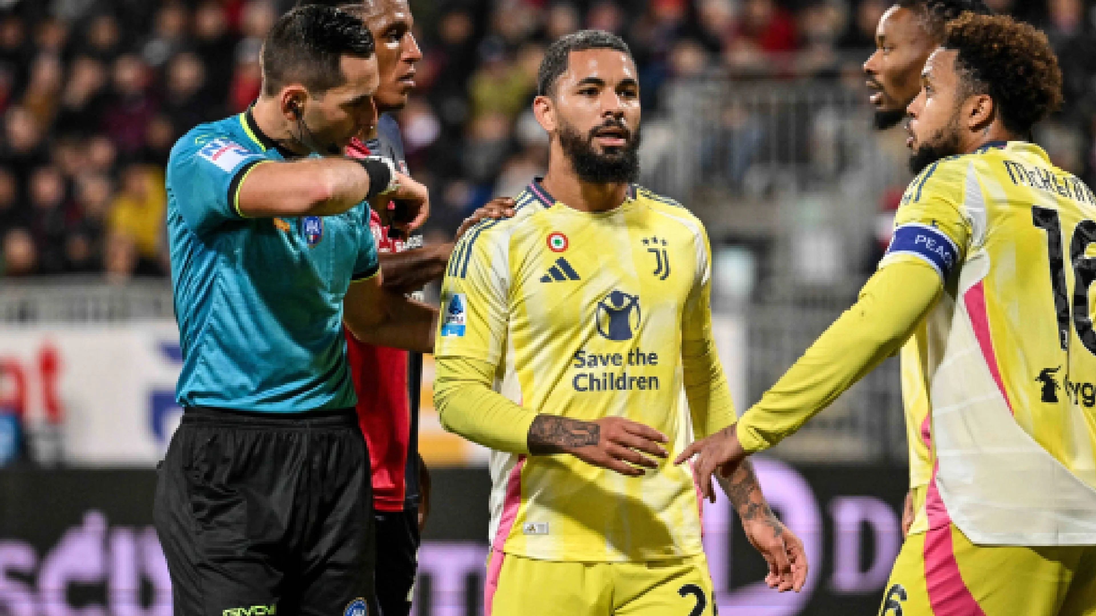 Copertina di Paradosso Douglas Luiz: alla Juve è stato un flop assoluto, ma dall'Inghilterra sono pronti a spendere 40 mln per averlo