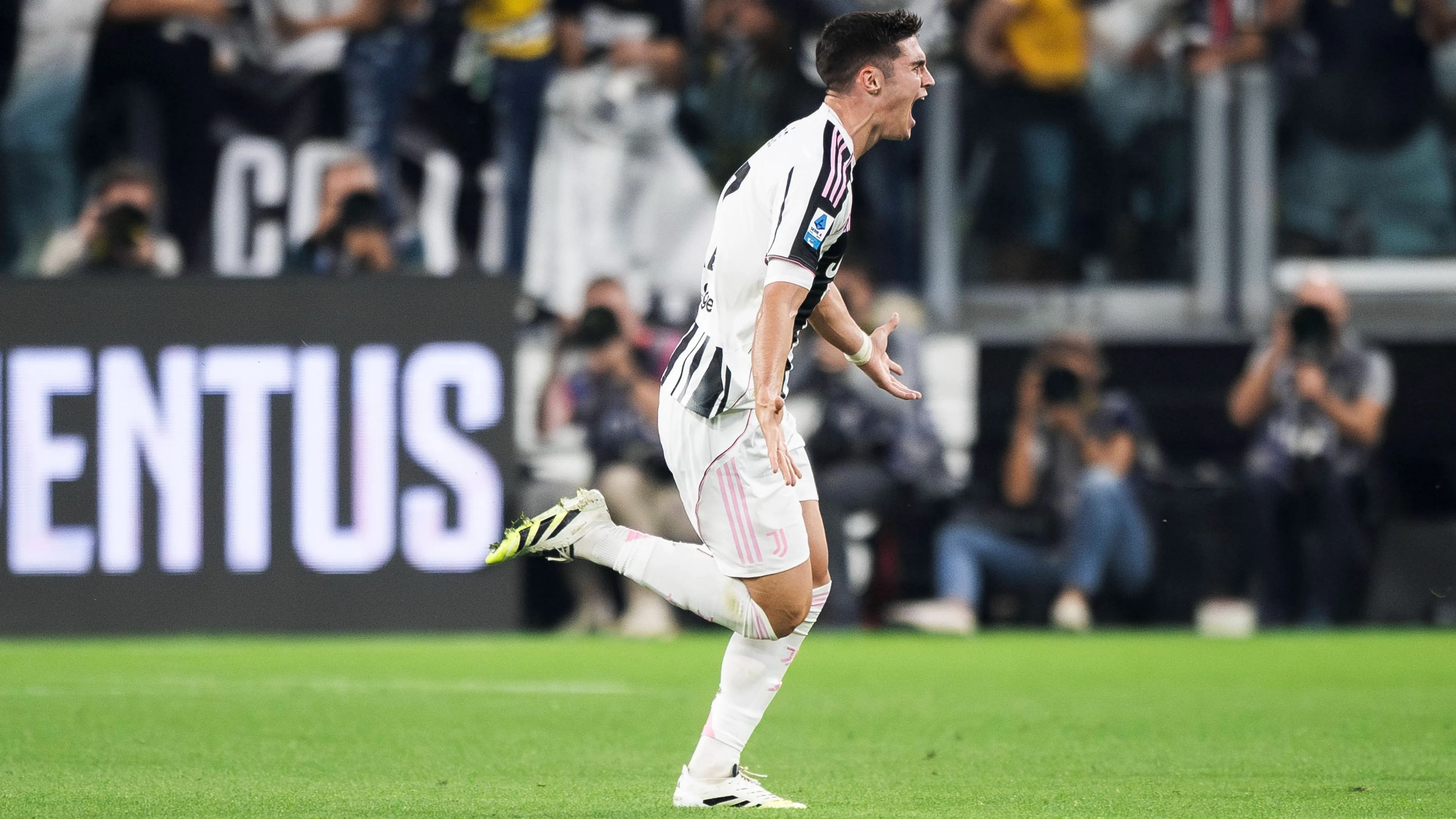 Juventus, Jovetic omaggia il connazionale: "Adzic calcia come Lampard. Le punizioni? Meglio di me"