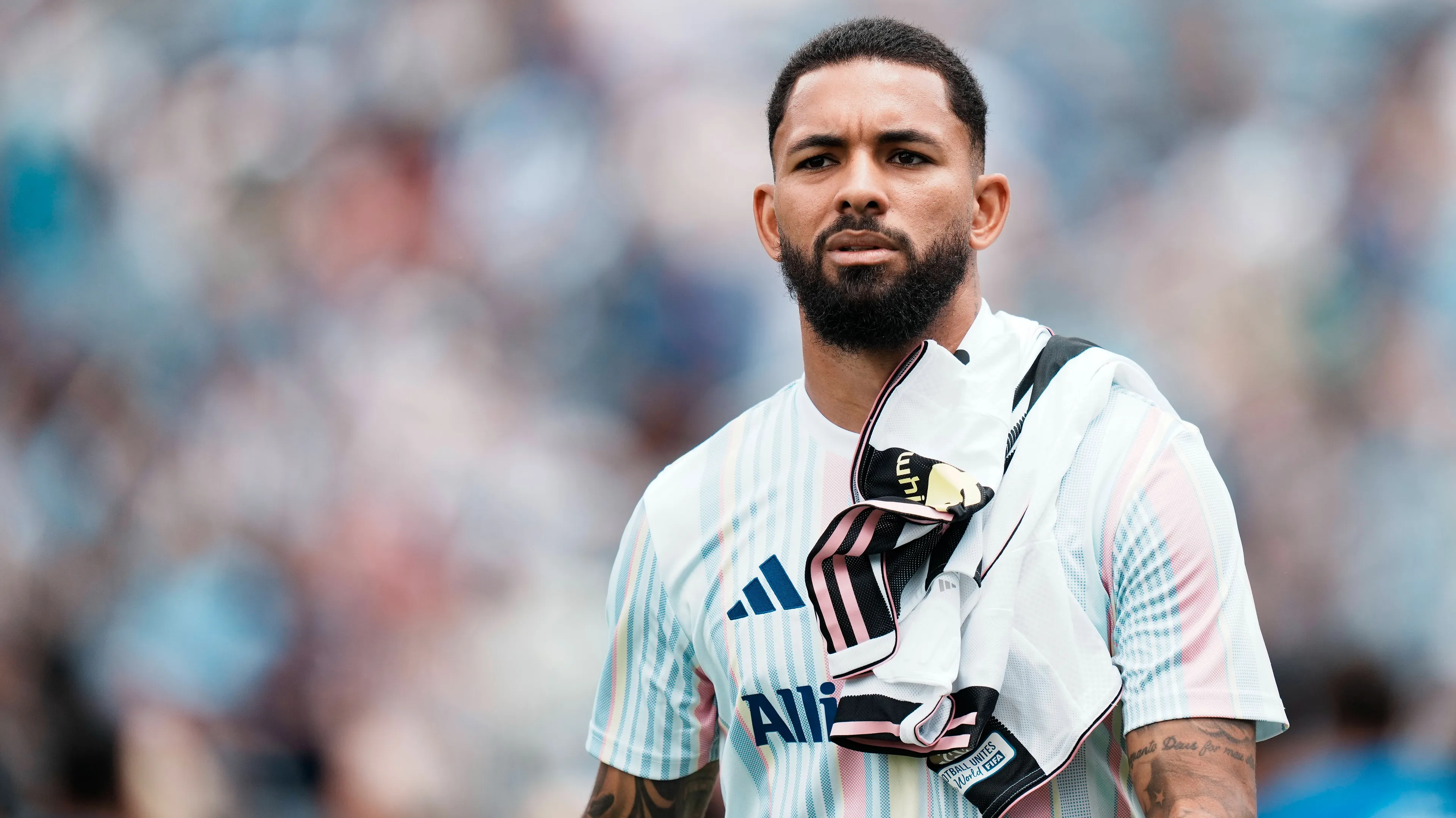 Juve, primo giallo nel giorno del raduno: Douglas Luiz non si è presentato