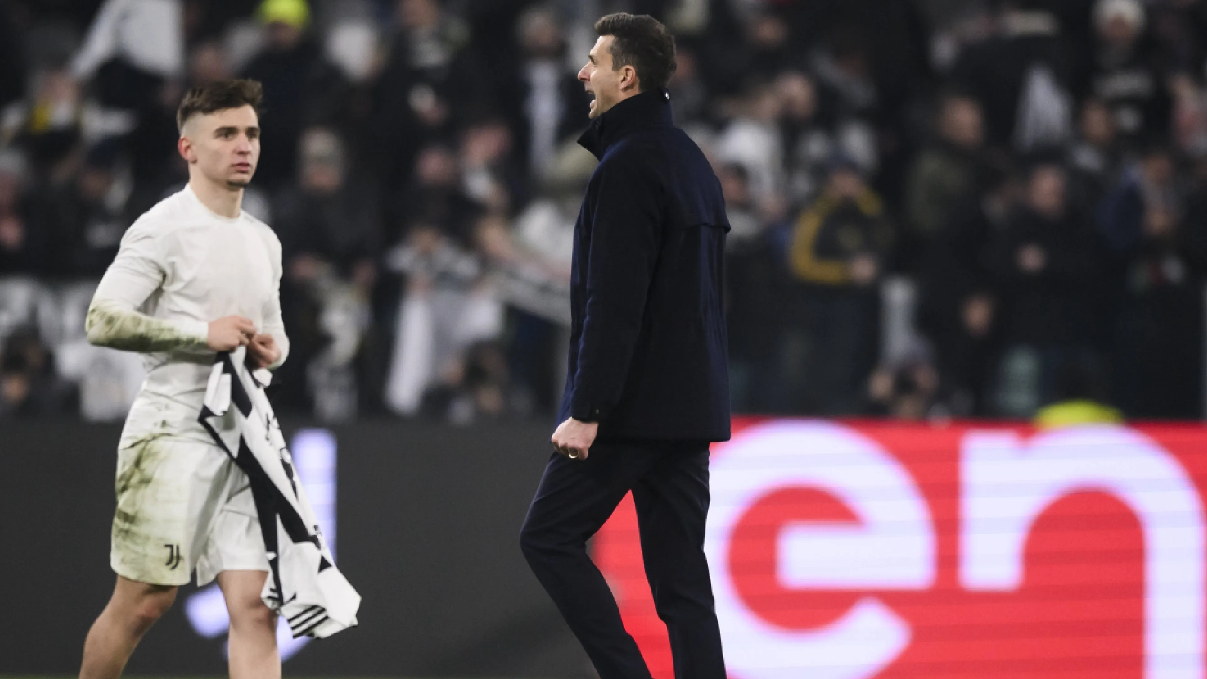 Copertina di Juventus-Inter, Thiago Motta: "Loro superiori nel primo tempo, ma i ragazzi hanno meritato. Tifosi? Non faccio questo mestiere per piacere a qualcuno"