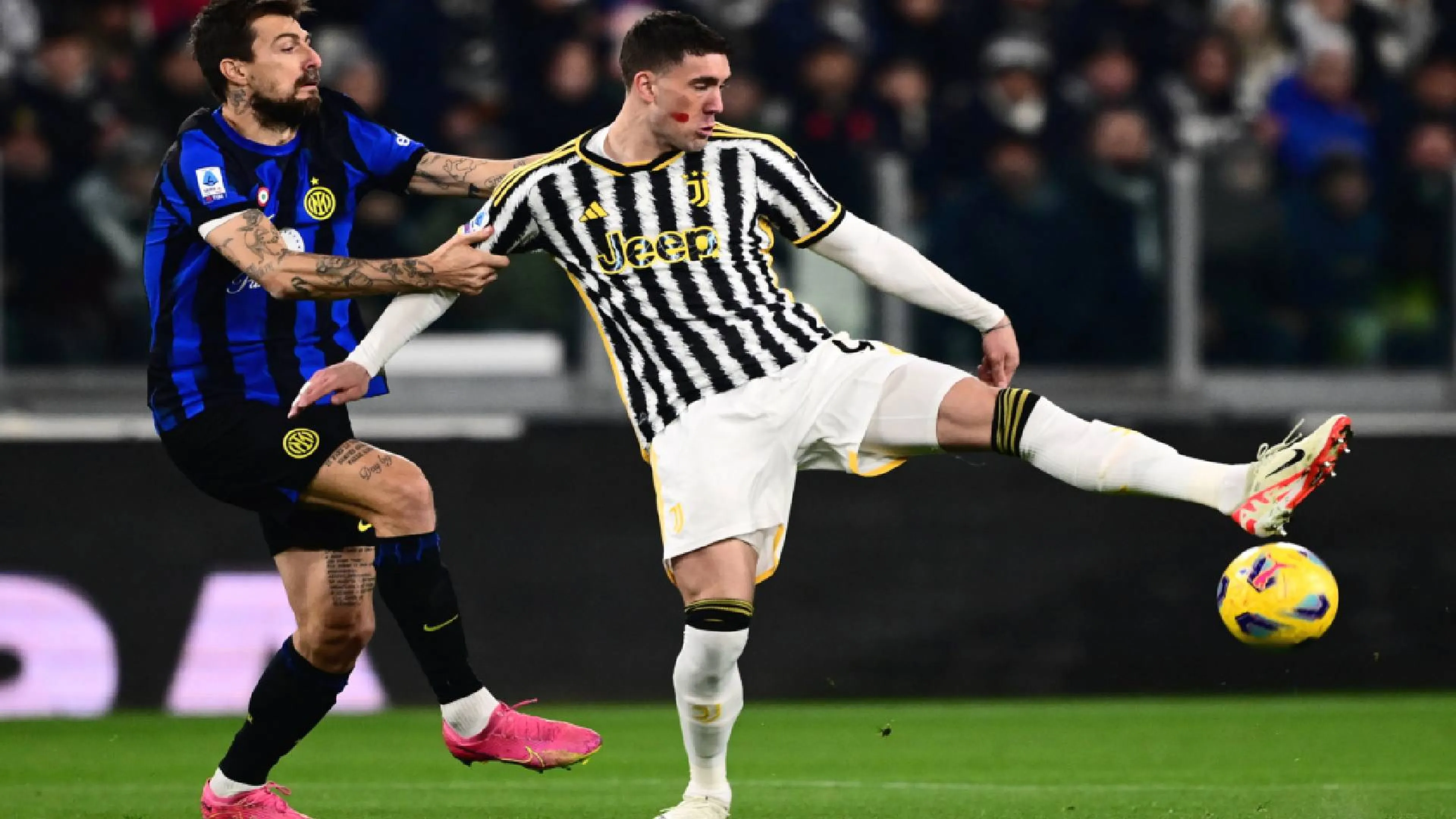 Copertina di Juventus-Inter, succede tutto nel primo tempo: botta e risposta tra bomber