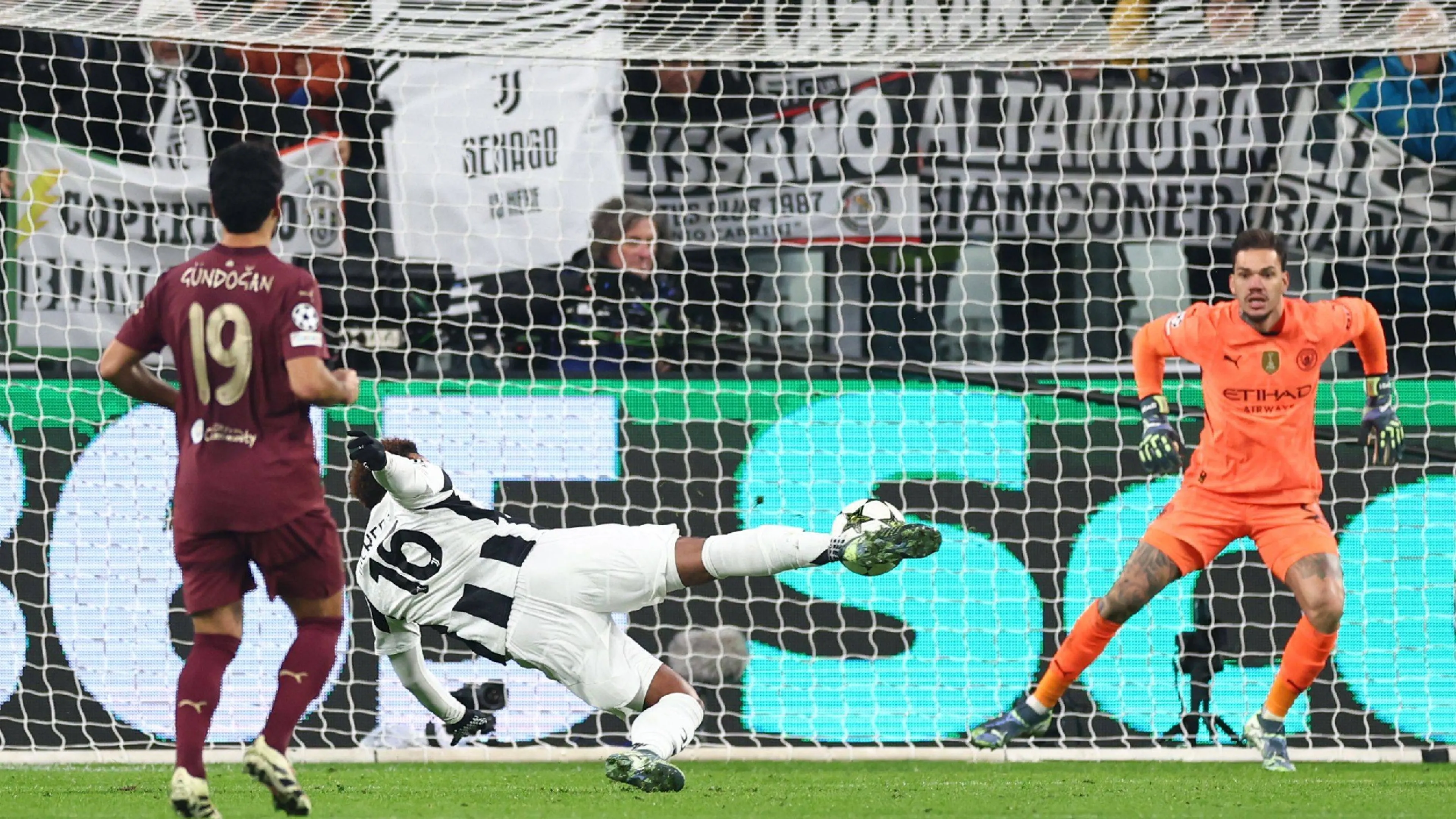 Copertina di Juventus-Manchester City: grinta e cuore, i bianconeri domano i Citizens e vincono 2-0