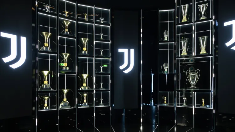 /images/j/u/v/juventus-museum-interior-champions-league-trophy-juventus-museum-interior-champions-league-trophy-licenserm-22520080-copyright-xzoonarcom-paoloxgallox-22520080jpg_1757598925048.jpg