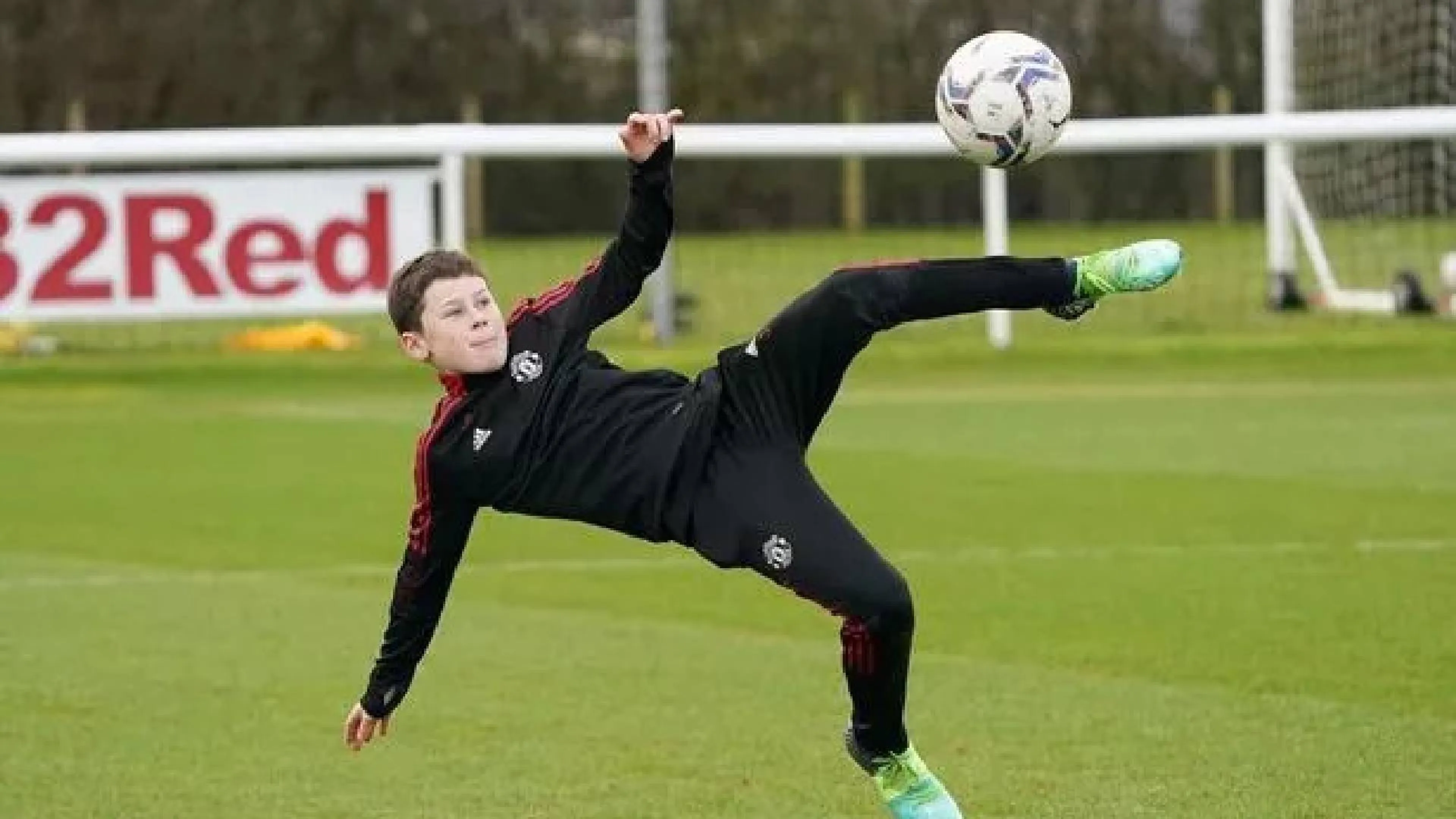 Copertina di Buon sangue non mente: il figlio di Rooney domina nelle giovanili del Man Utd