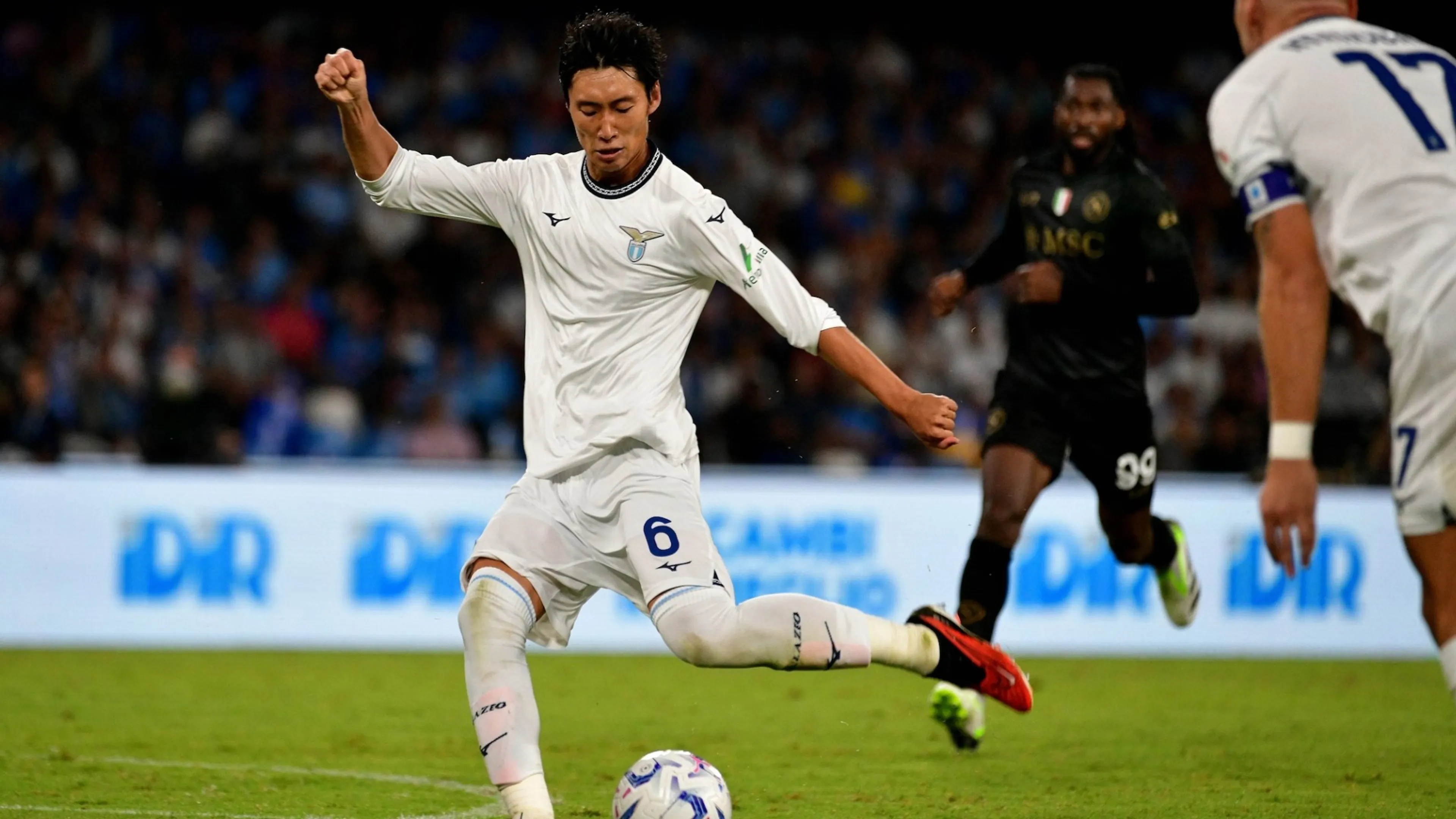 Copertina di L'insolita richiesta di Kamada alla Lazio: maniche lunghe anche col caldo ma c'è un motivo