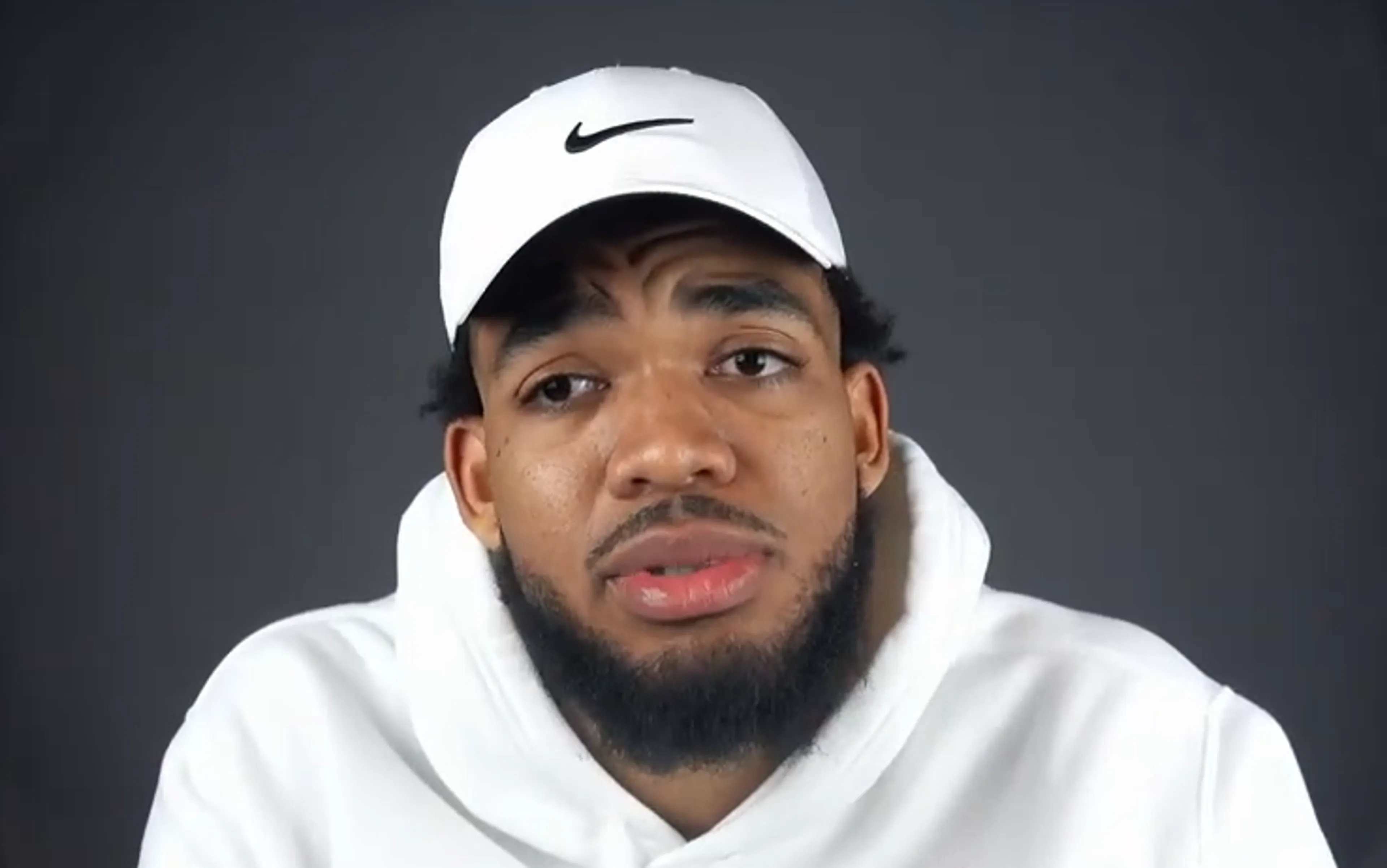 Copertina di NBA, Karl-Anthony Towns in lacrime: “Mia madre è in coma per il coronavirus”