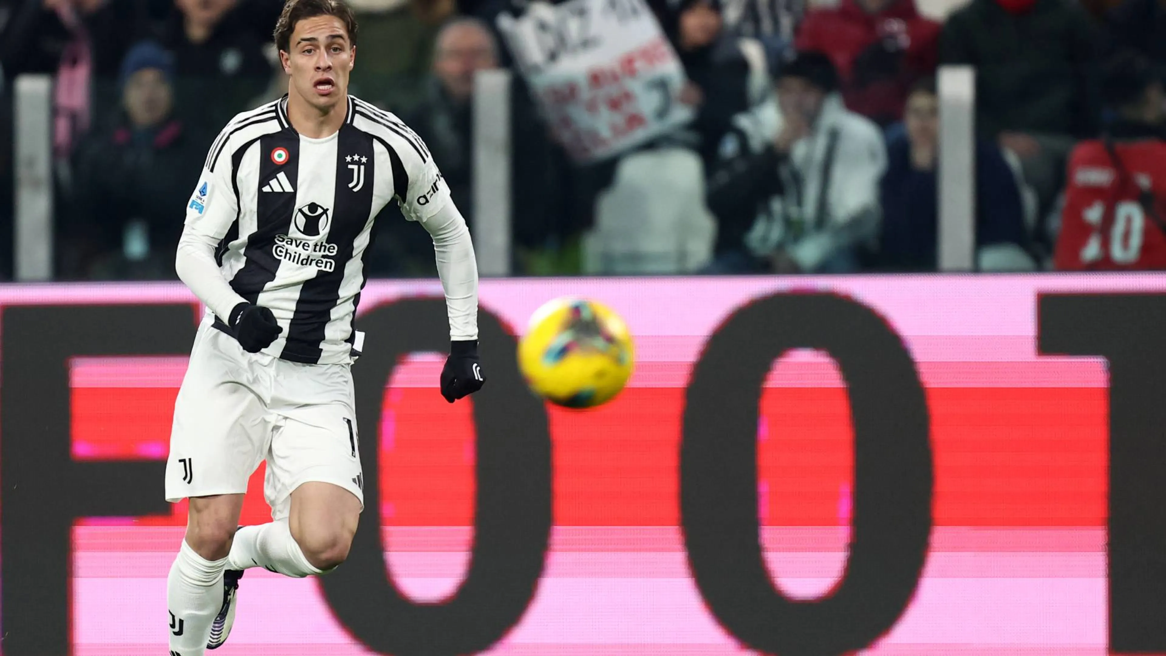 Copertina di Juventus-Milan, formazioni ufficiali: Conceicao out nel riscaldamento. Novità in difesa per i rossoneri