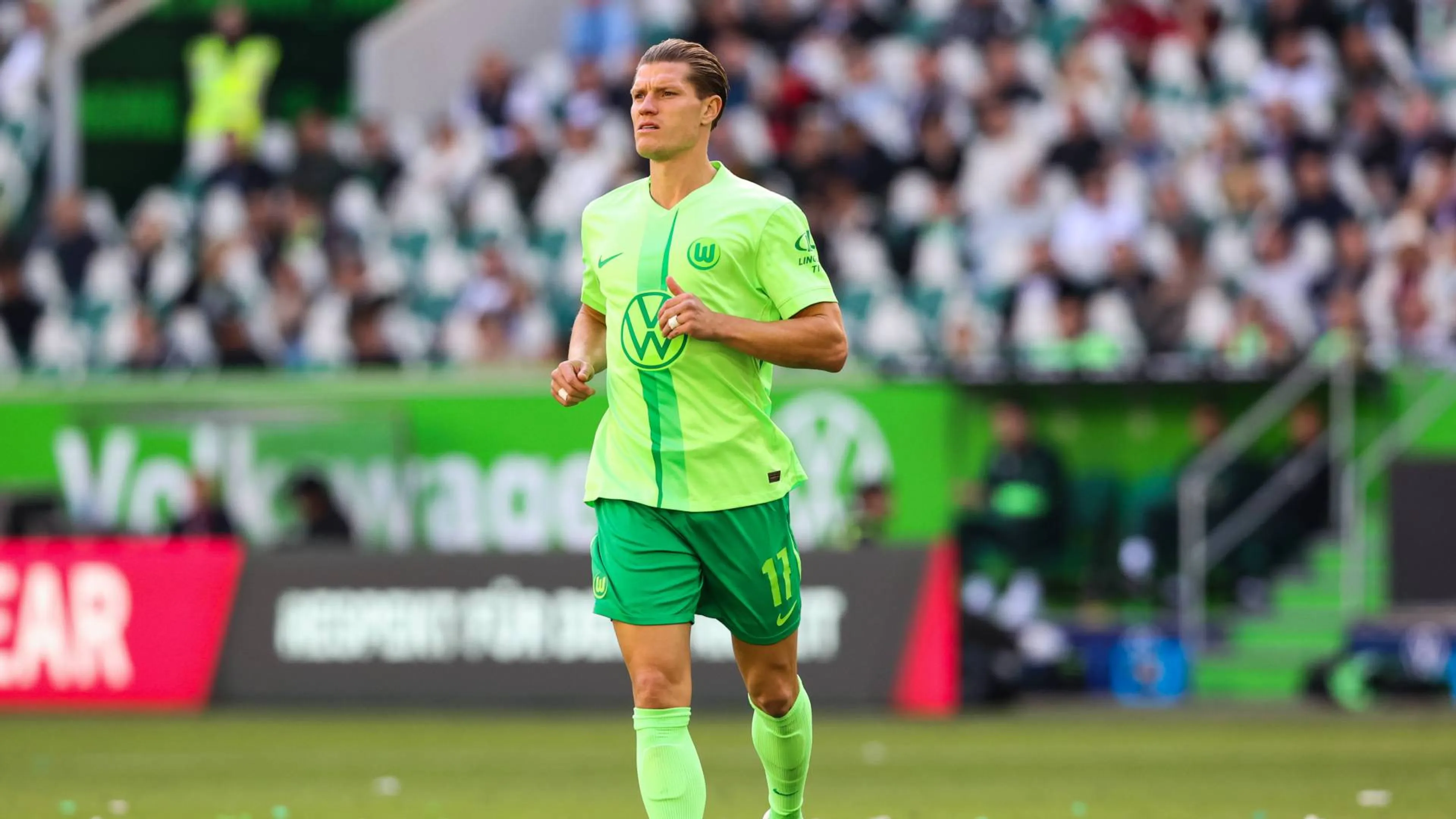 Wolfsburg, Behrens rifiuta di firmare la maglia arcobaleno. Poi le scuse