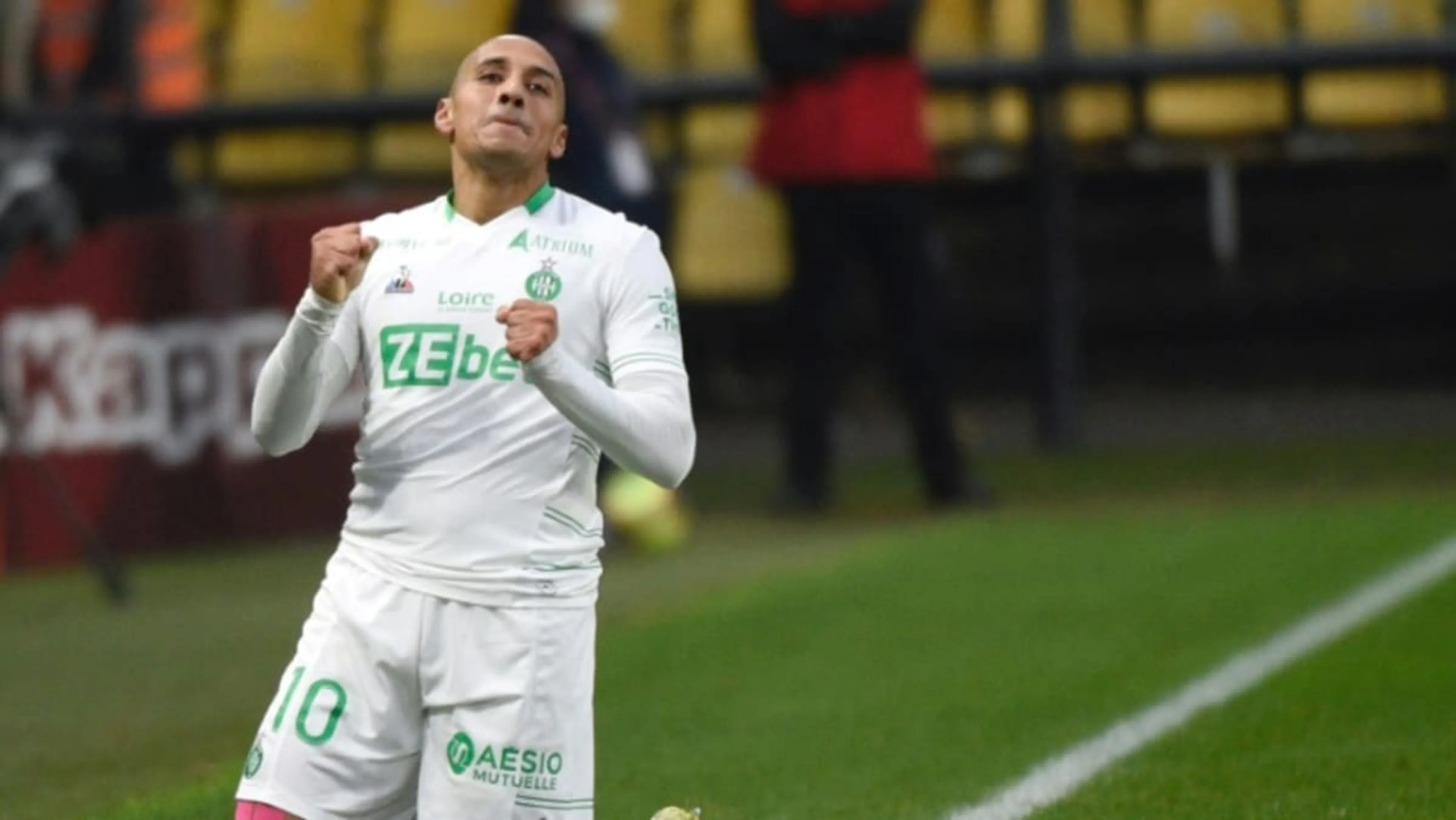 Copertina di Francia, la prodezza di Khazri del Saint Etienne: in goal da 70 metri (VIDEO)