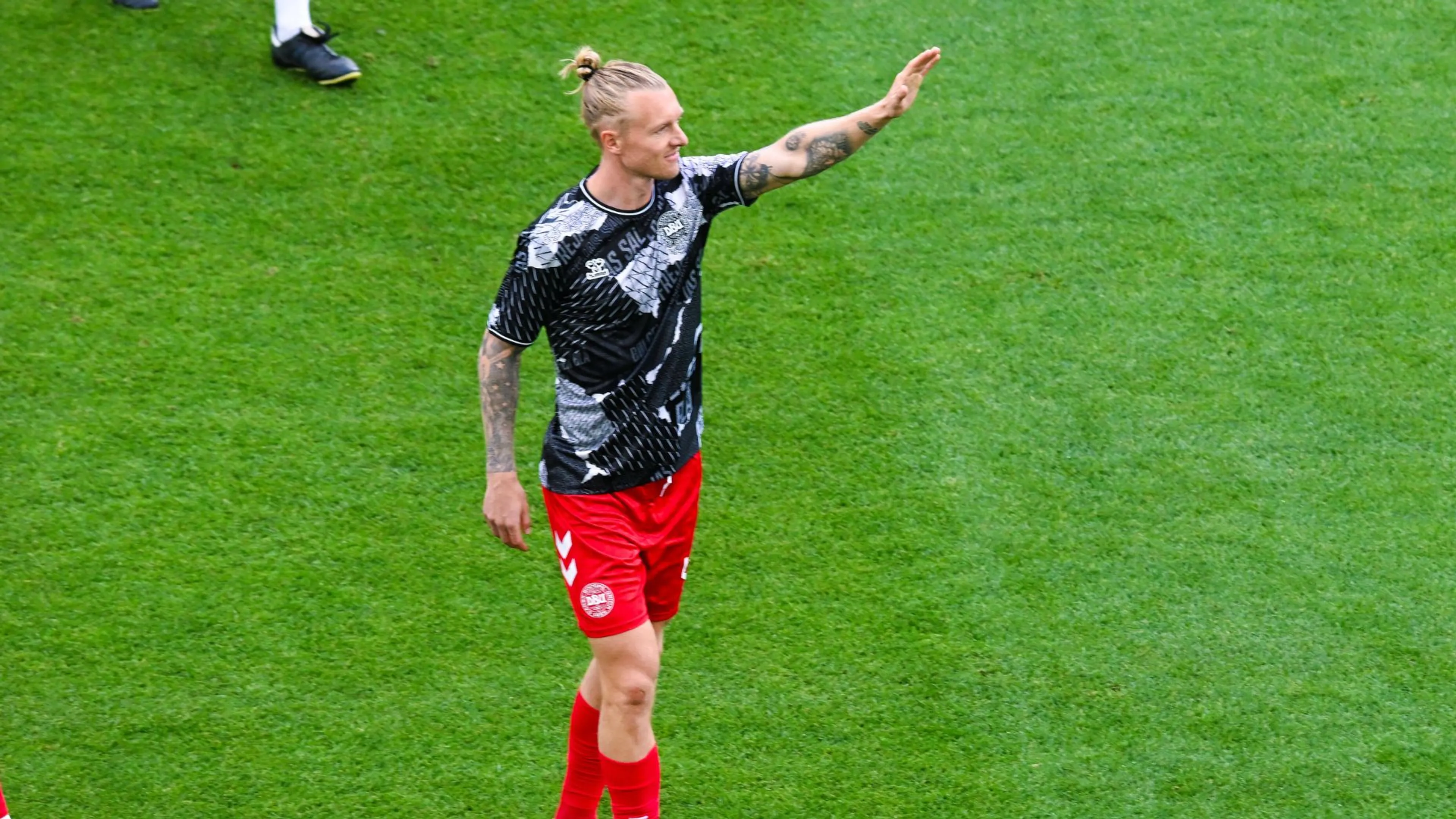 Copertina di L'ex Milan Simon Kjaer annuncia il ritiro dal calcio