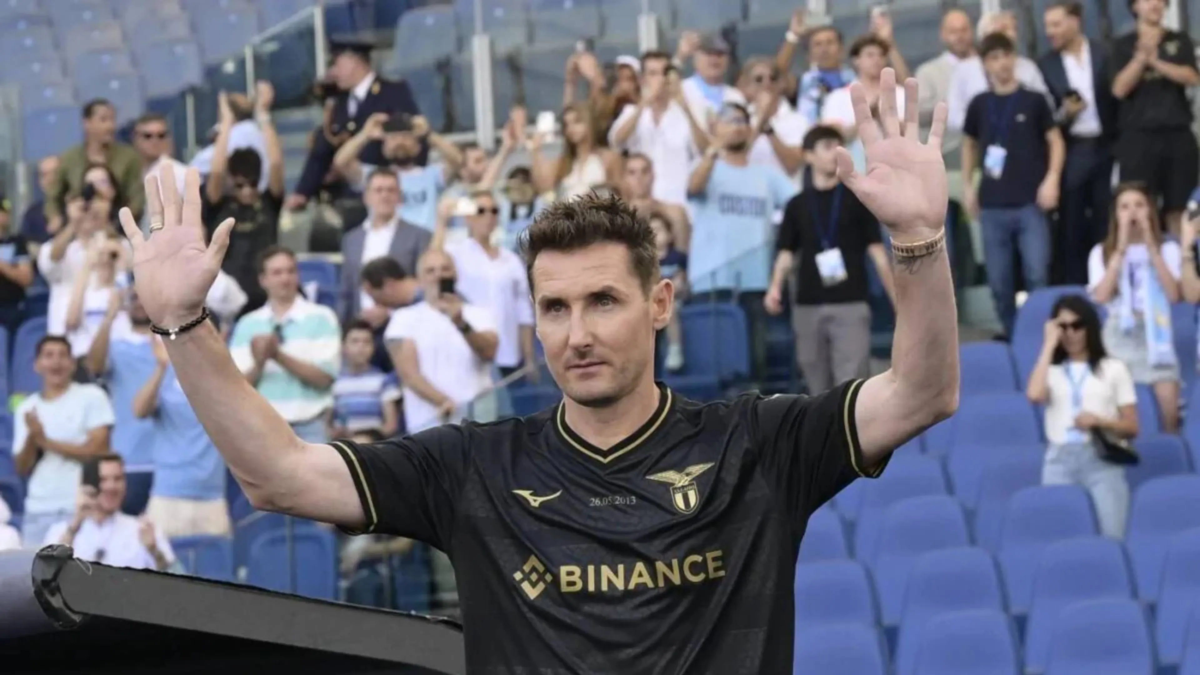 Copertina di Incredibile suggestione di mercato in casa Lazio: Klose sta cercando di convincere Thomas Muller a vestire biancoceleste!