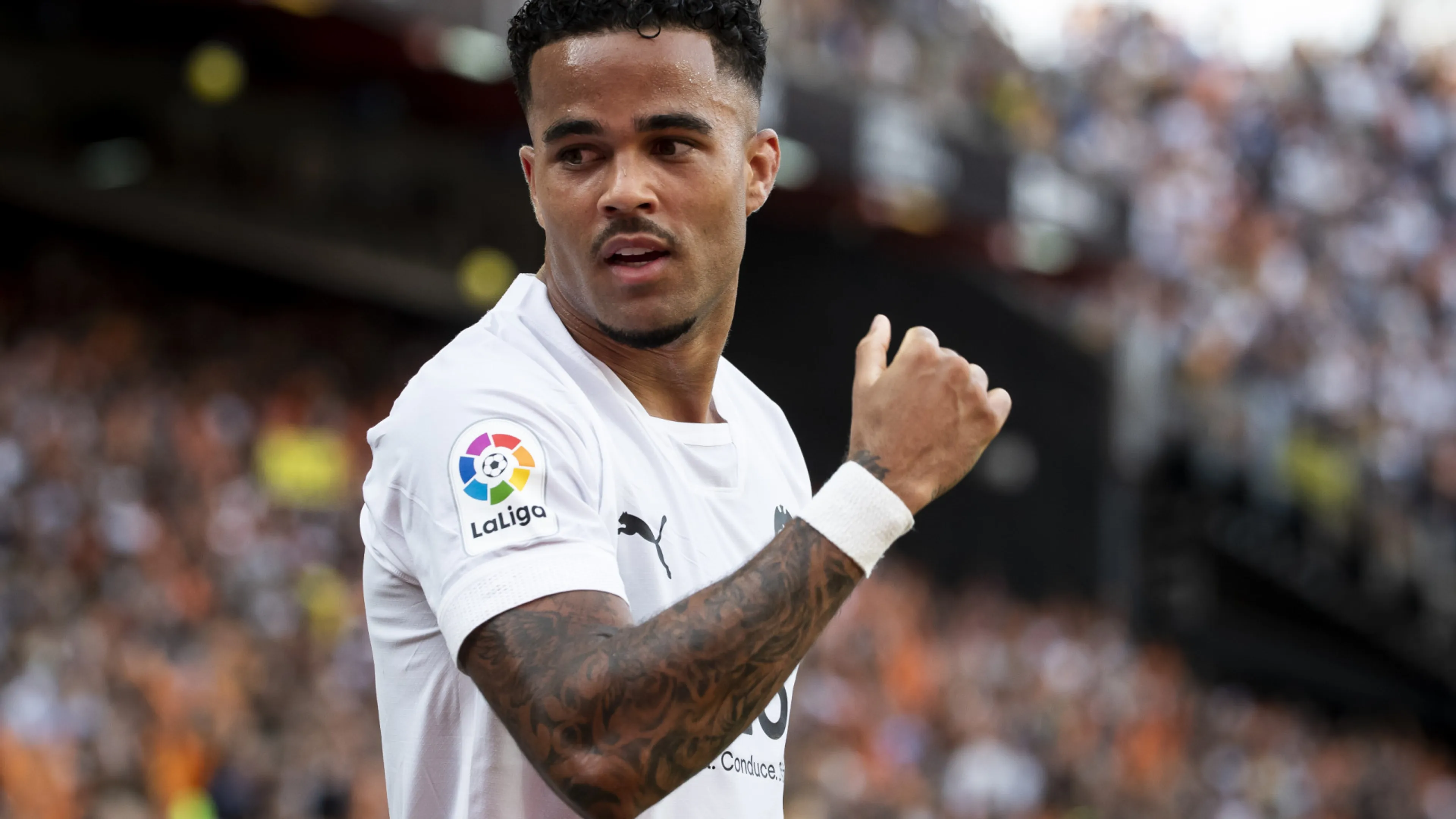 Ladri entrano in casa di Kluivert e picchiano la compagna